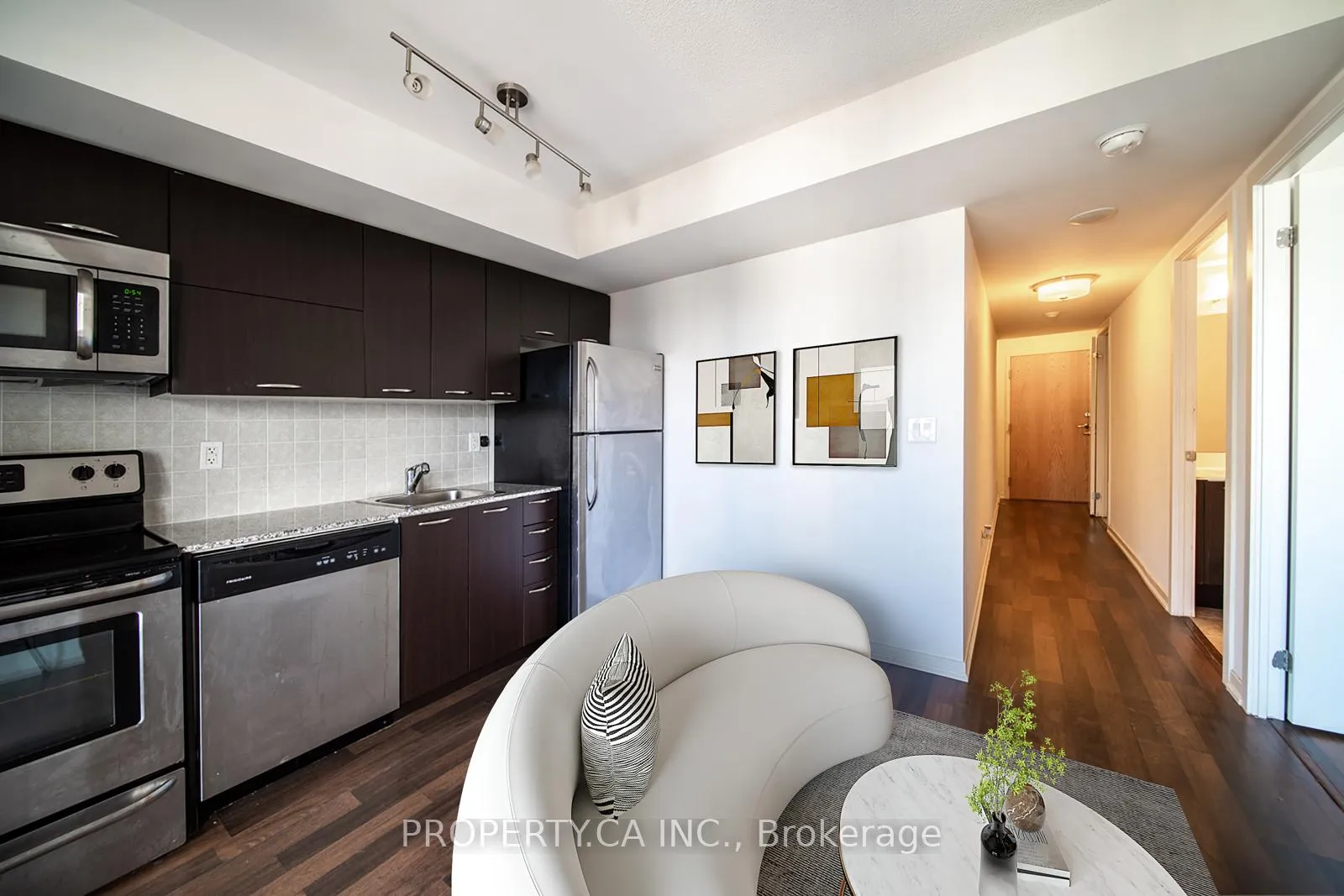 Photo 2 of Unit 1320, 38 Joe Shuster Way, Toronto, Niagara — HOMEH