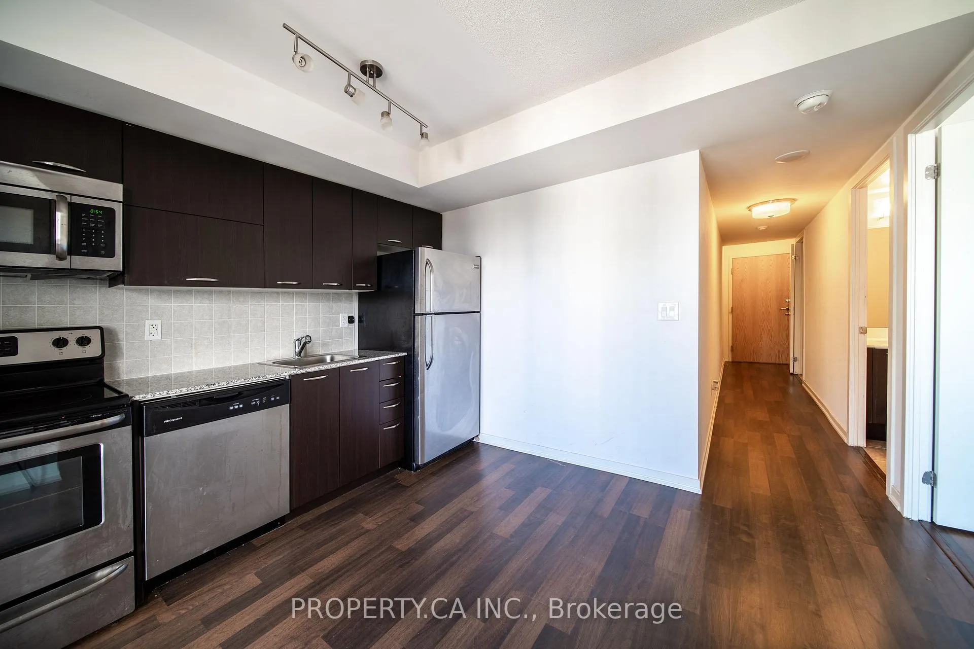 Photo 4 of Unit 1320, 38 Joe Shuster Way, Toronto, Niagara — HOMEH