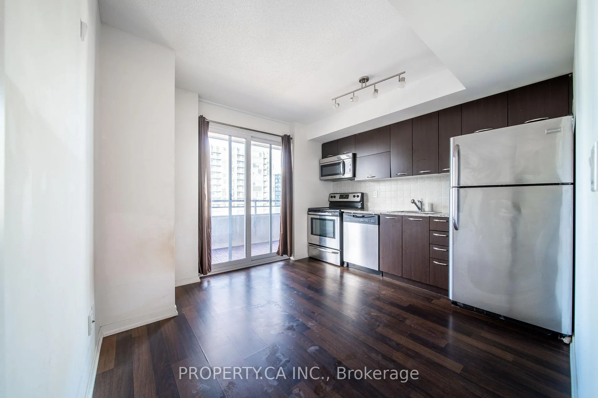 Photo 5 of Unit 1320, 38 Joe Shuster Way, Toronto, Niagara — HOMEH