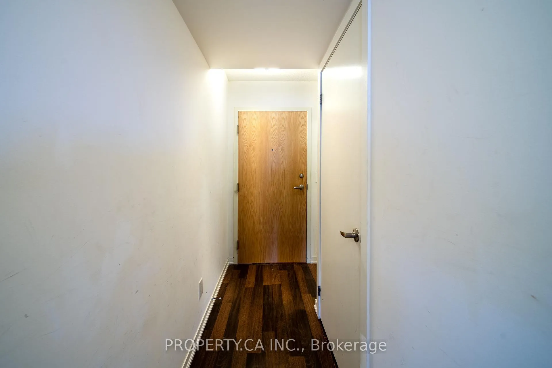 Photo 6 of Unit 1320, 38 Joe Shuster Way, Toronto, Niagara — HOMEH