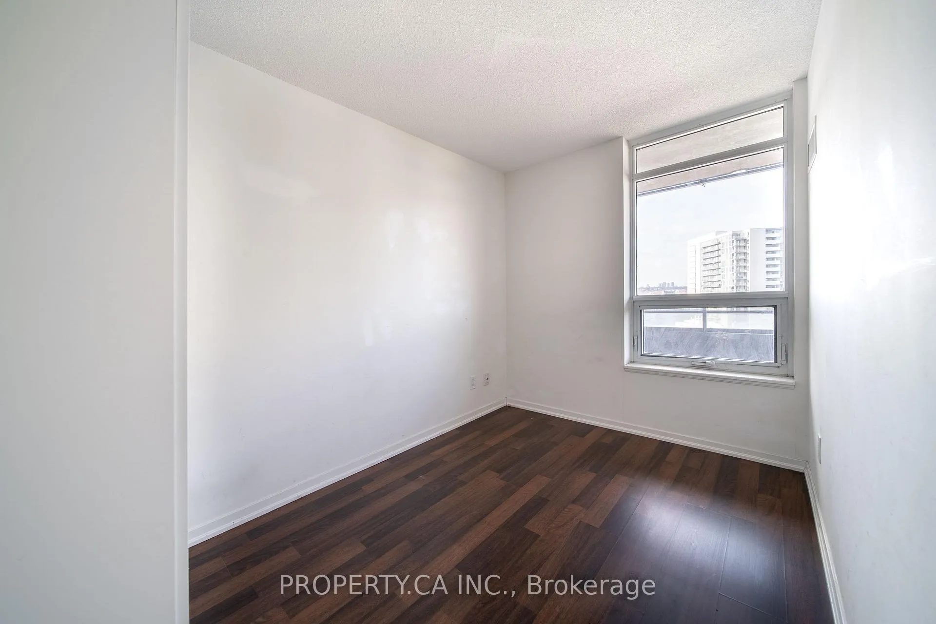 Photo 8 of Unit 1320, 38 Joe Shuster Way, Toronto, Niagara — HOMEH