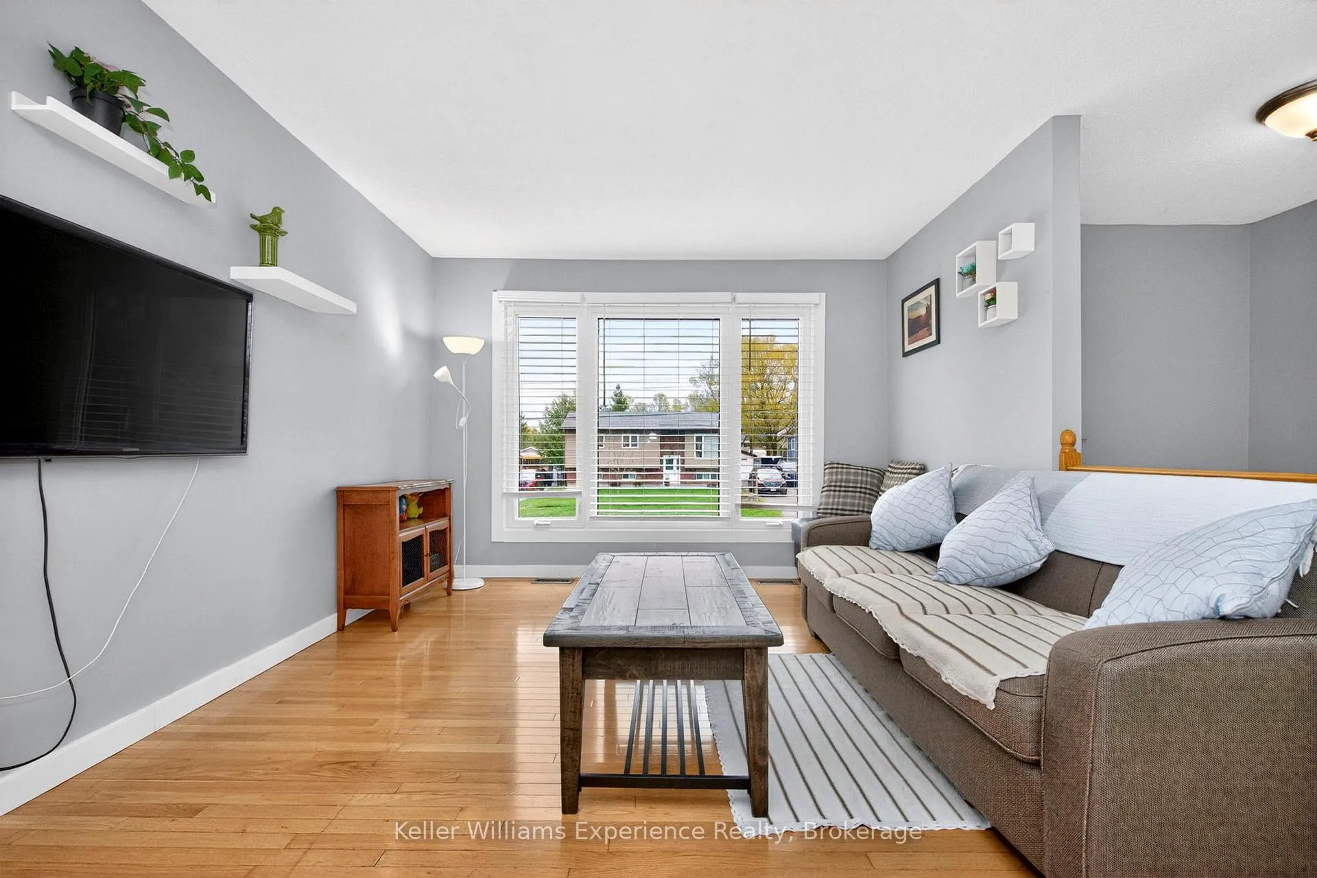 Photo 10 of 72 Bay Street, Tay, Victoria Harbour — HOMEH