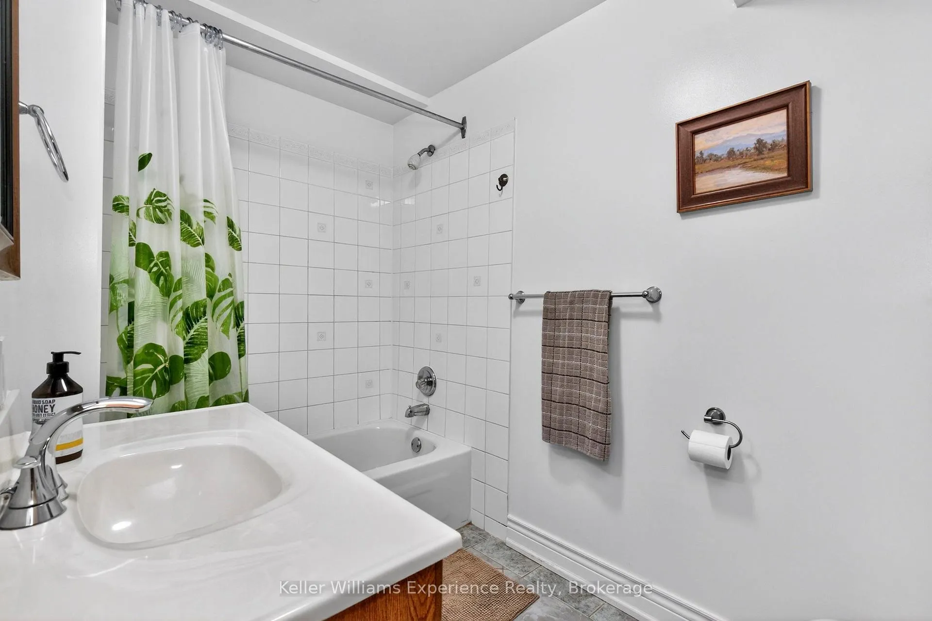 Photo 18 of 72 Bay Street, Tay, Victoria Harbour — HOMEH