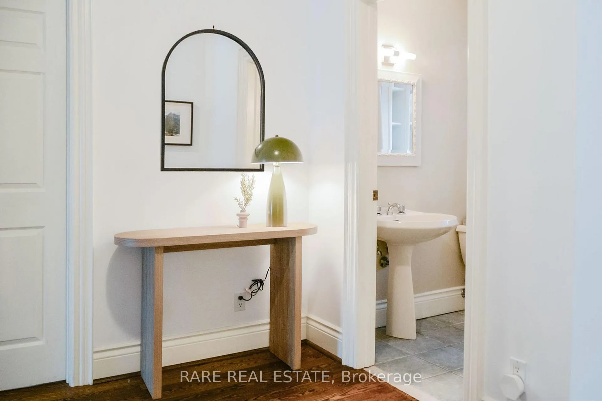 Photo 15 of 33 Red Deer Avenue, Scarborough, Birchcliffe-Cliffside — HOMEH