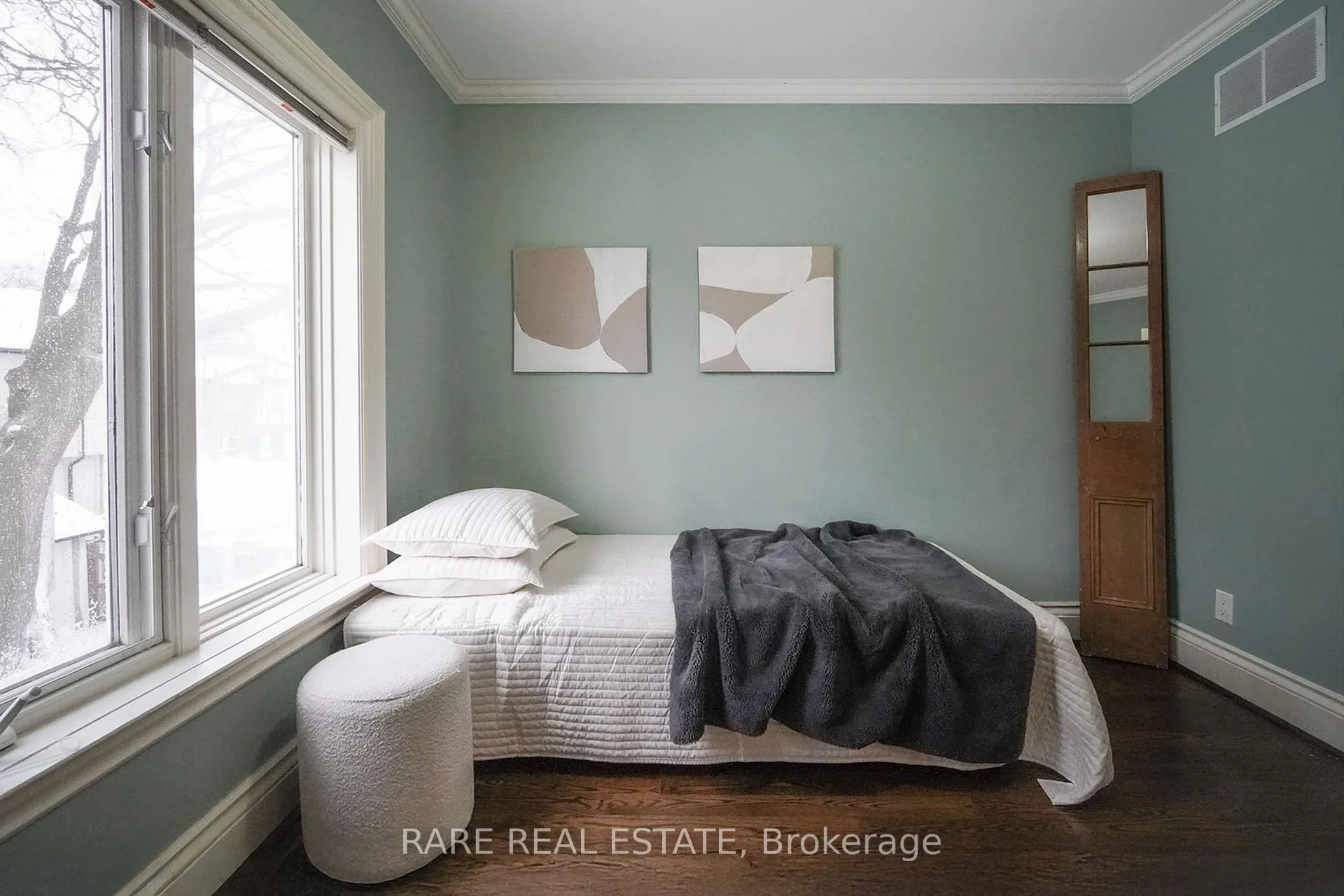 Photo 16 of 33 Red Deer Avenue, Scarborough, Birchcliffe-Cliffside — HOMEH