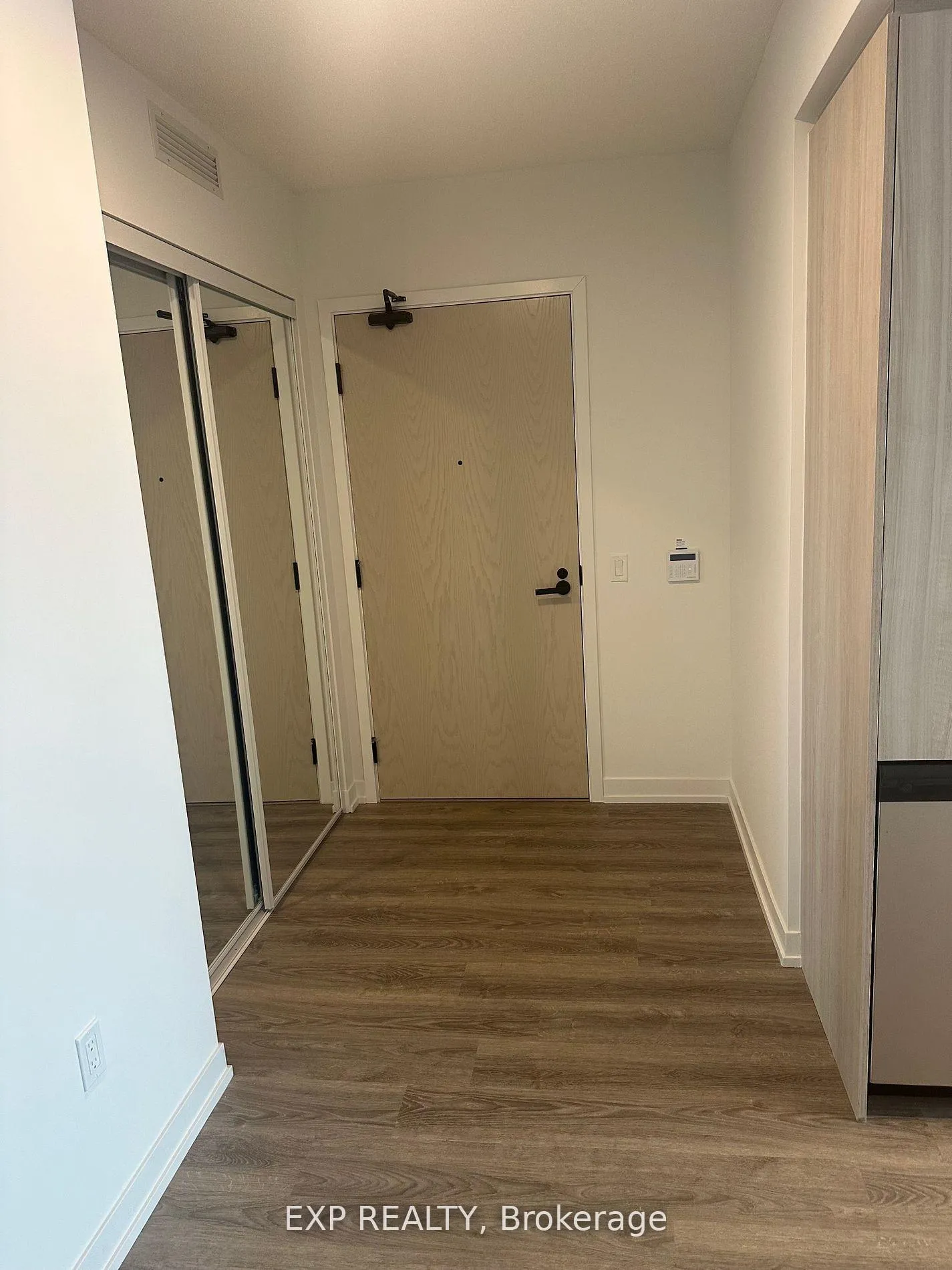 Photo 4 of Unit 1906, 195 Commerce Street, Vaughan, Vaughan Corporate Centre — HOMEH