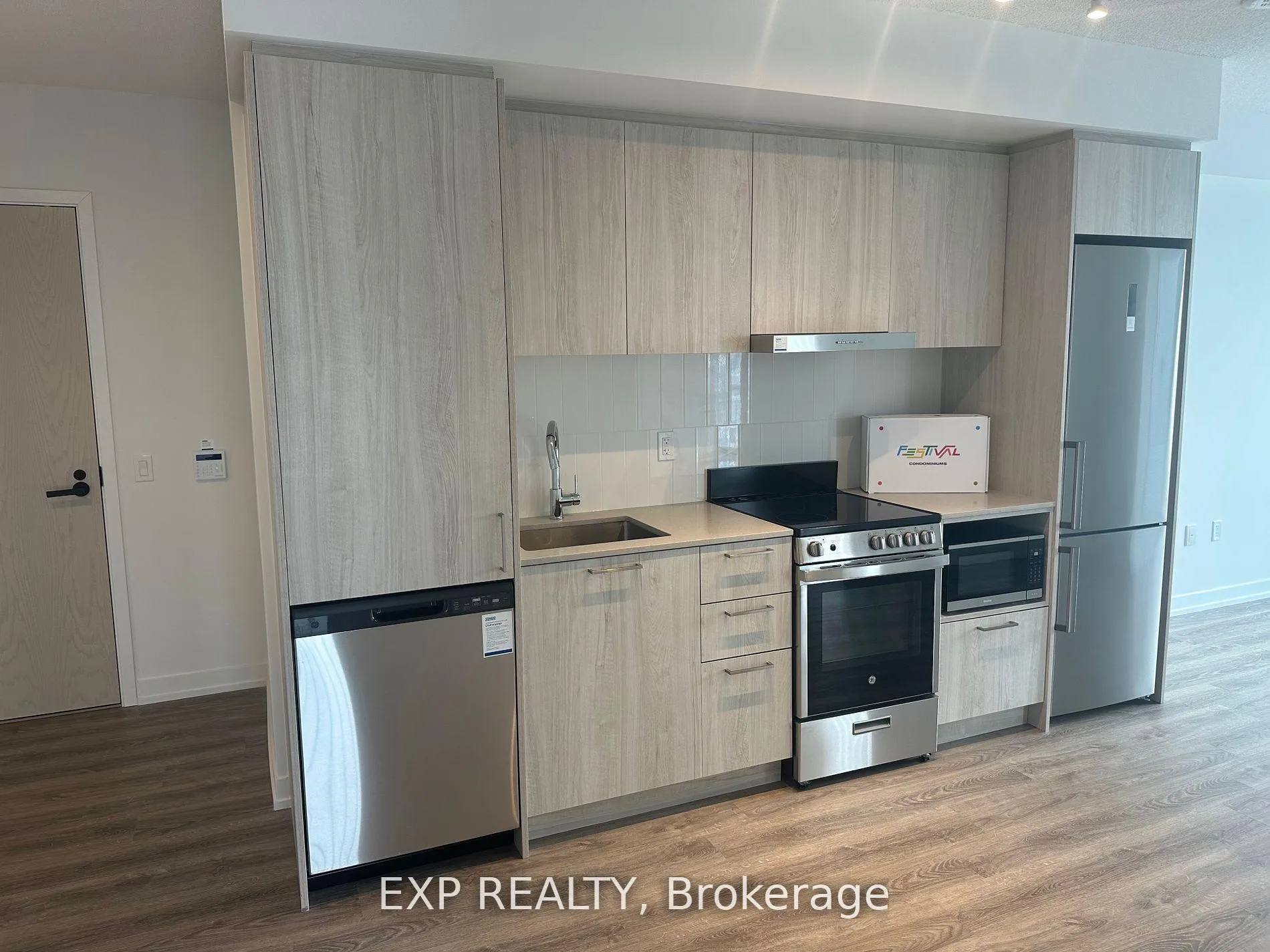 Photo 7 of Unit 1906, 195 Commerce Street, Vaughan, Vaughan Corporate Centre — HOMEH