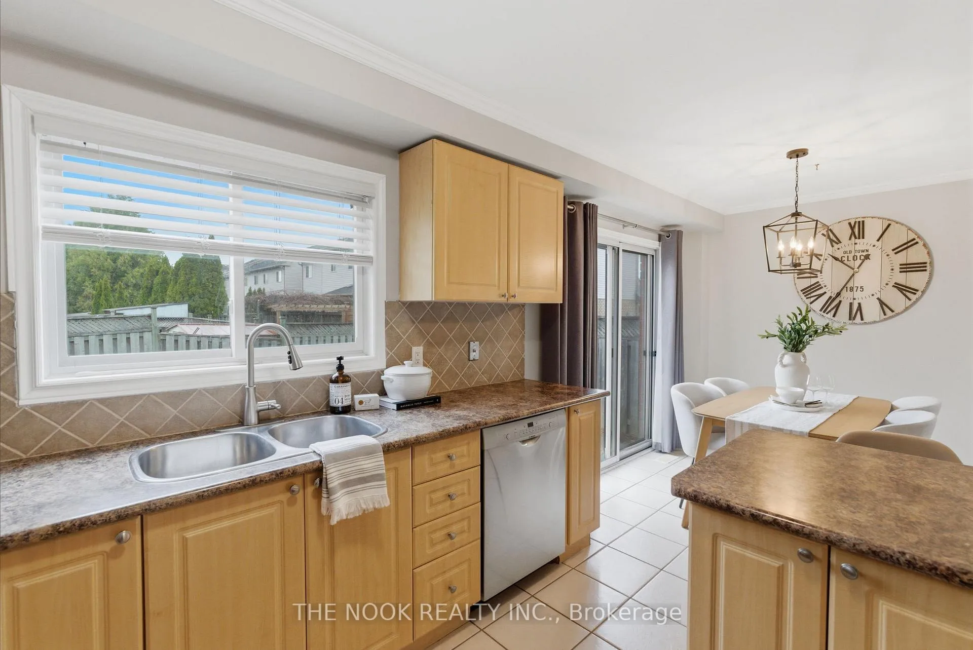 Photo 21 of 1651 Woodgate Trail, Oshawa, Samac — HOMEH