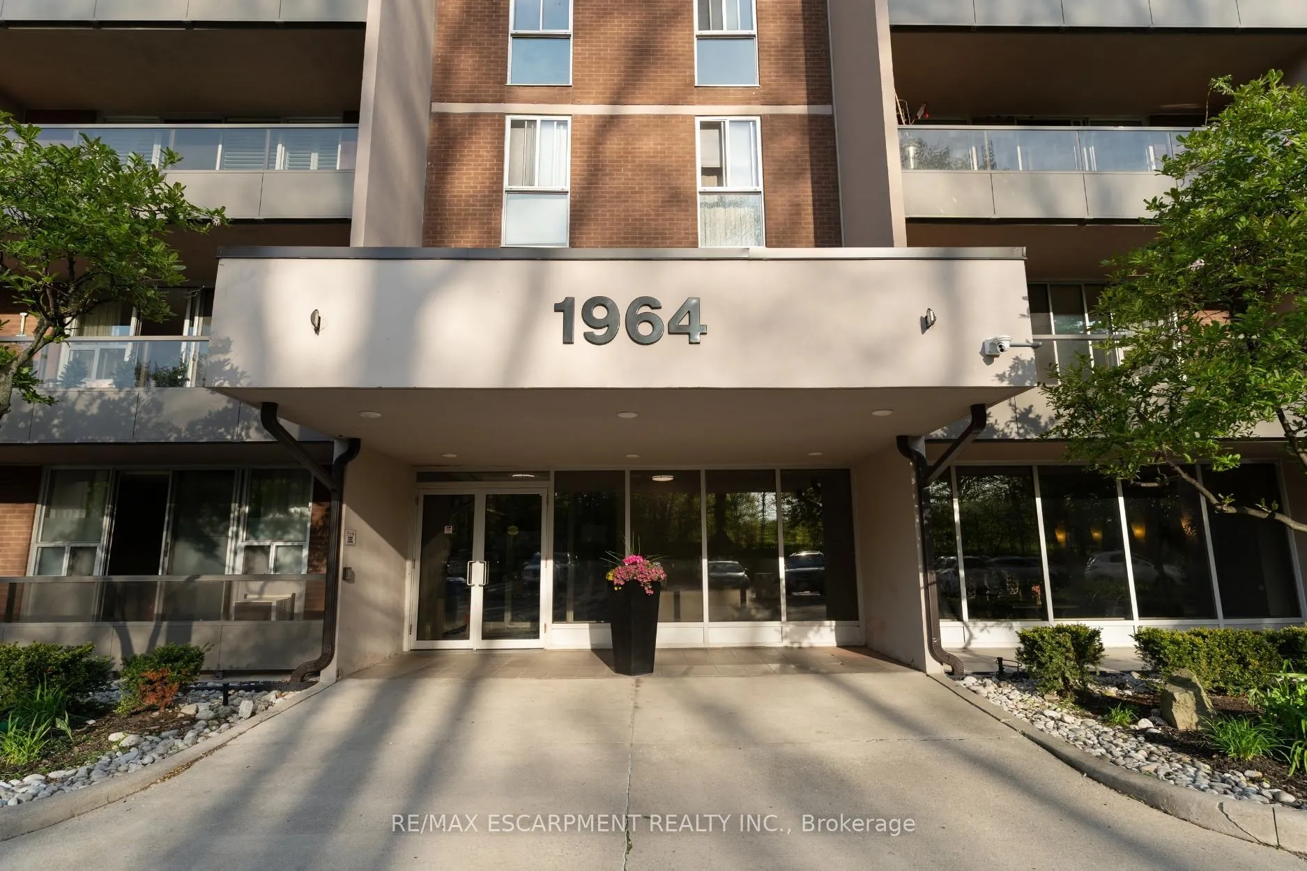 Photo 2 of Unit 1104, 1964 Main Street W, Hamilton, Ainslie Wood — HOMEH