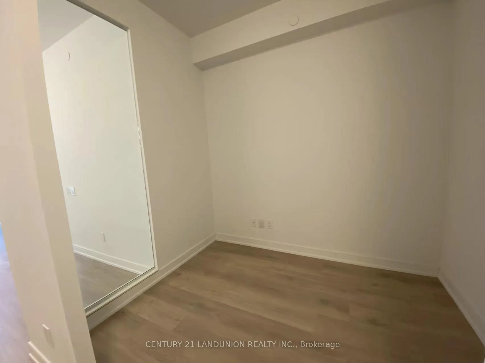 Photo 4 of Unit 812, 3 Gloucester Street, Toronto, Church-Yonge Corridor — HOMEH