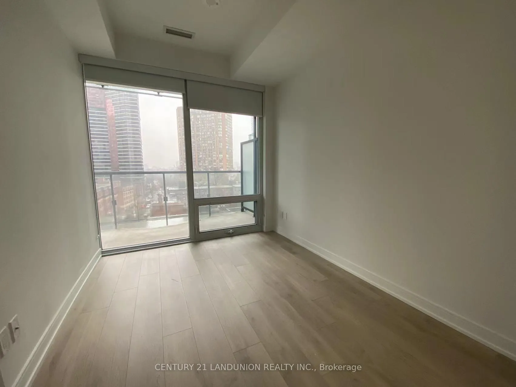 Photo 6 of Unit 812, 3 Gloucester Street, Toronto, Church-Yonge Corridor — HOMEH