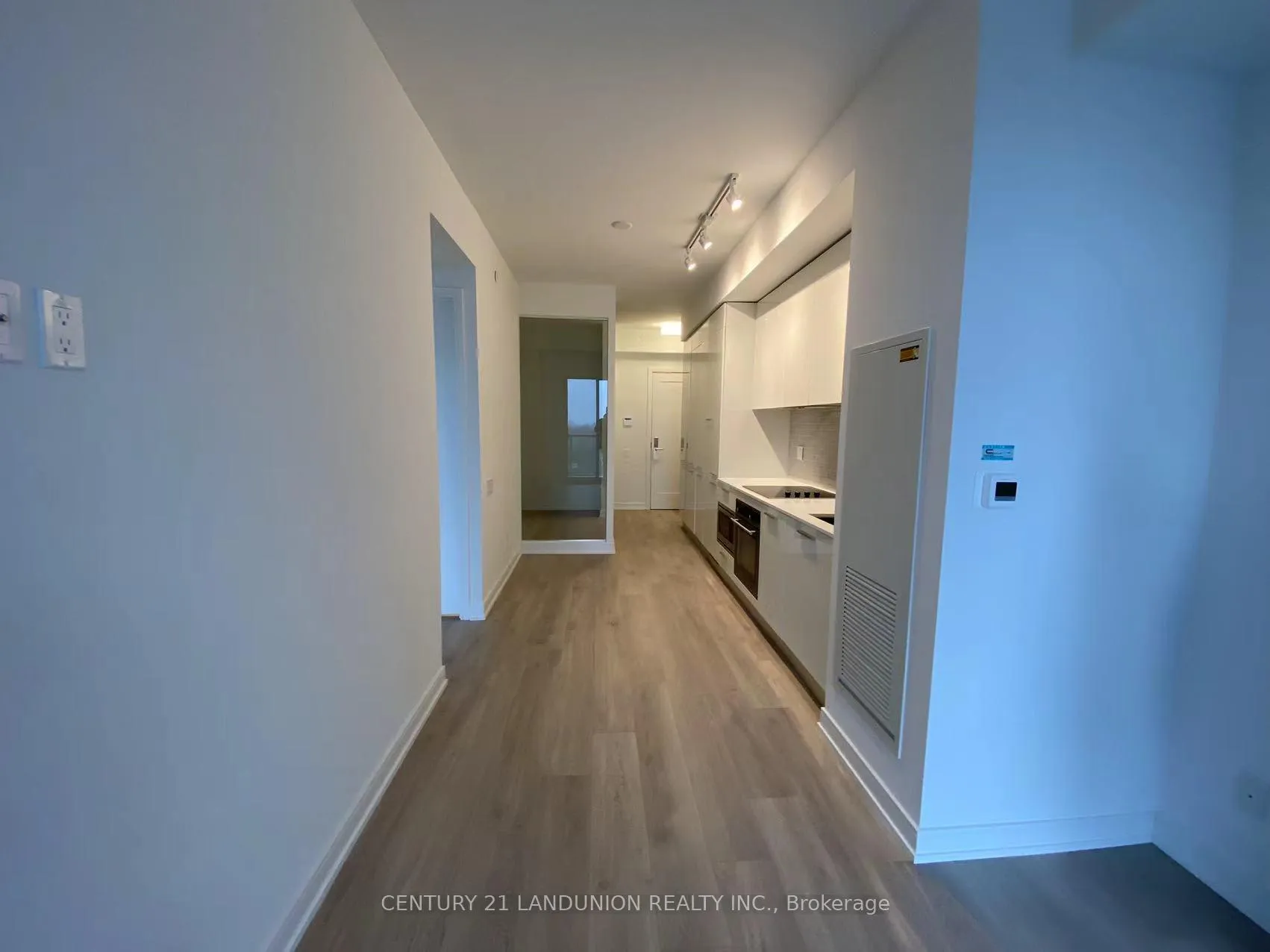 Photo 7 of Unit 812, 3 Gloucester Street, Toronto, Church-Yonge Corridor — HOMEH