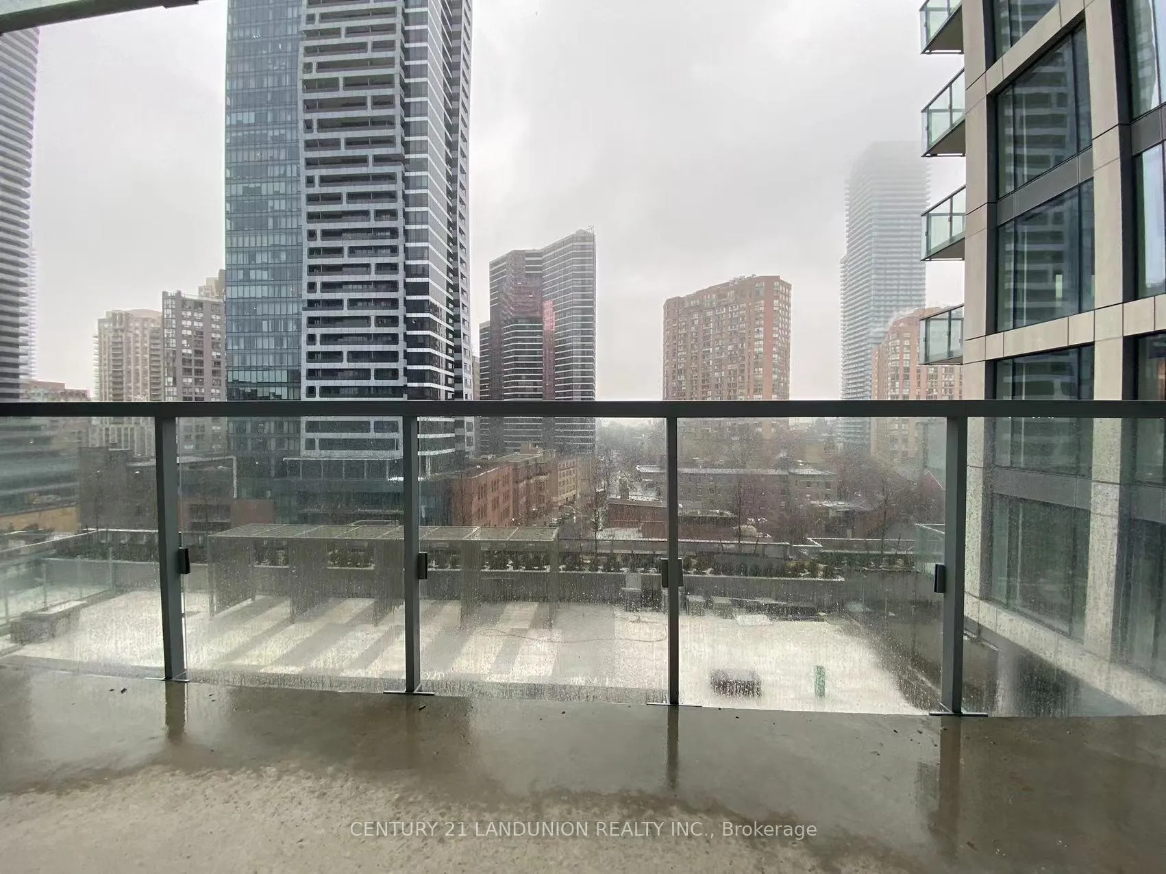 Photo 8 of Unit 812, 3 Gloucester Street, Toronto, Church-Yonge Corridor — HOMEH