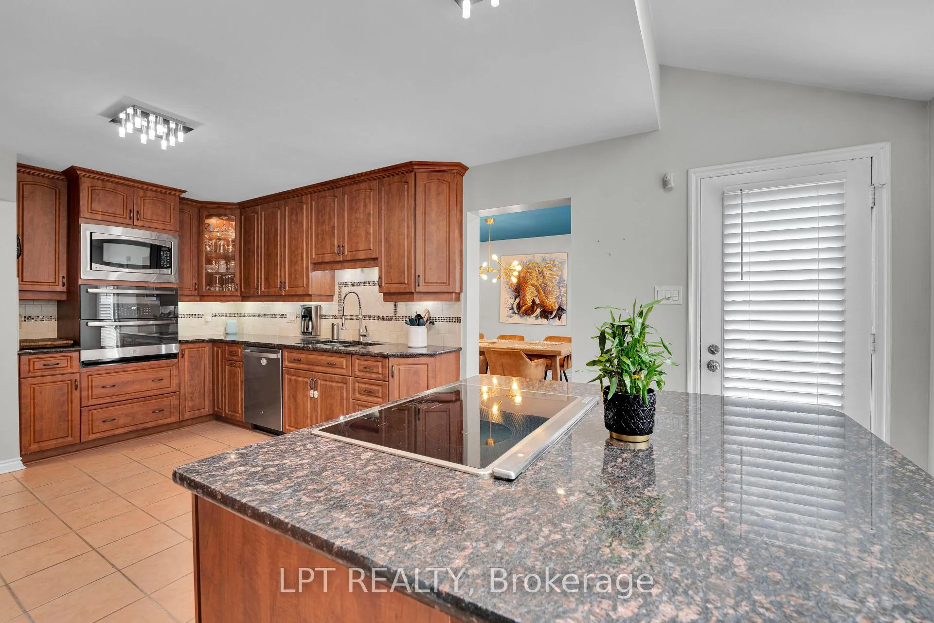 Photo 9 of 804 Hauteview Drive, Ottawa, Fallingbrook/Ridgemount — HOMEH