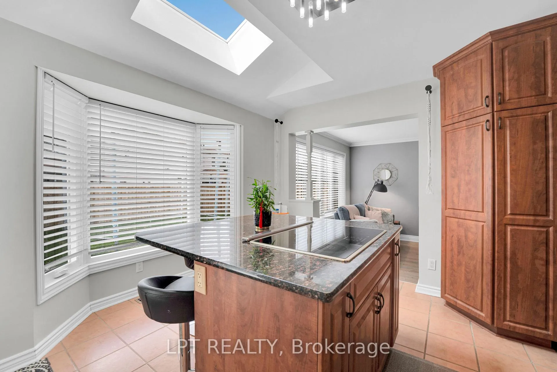 Photo 10 of 804 Hauteview Drive, Ottawa, Fallingbrook/Ridgemount — HOMEH