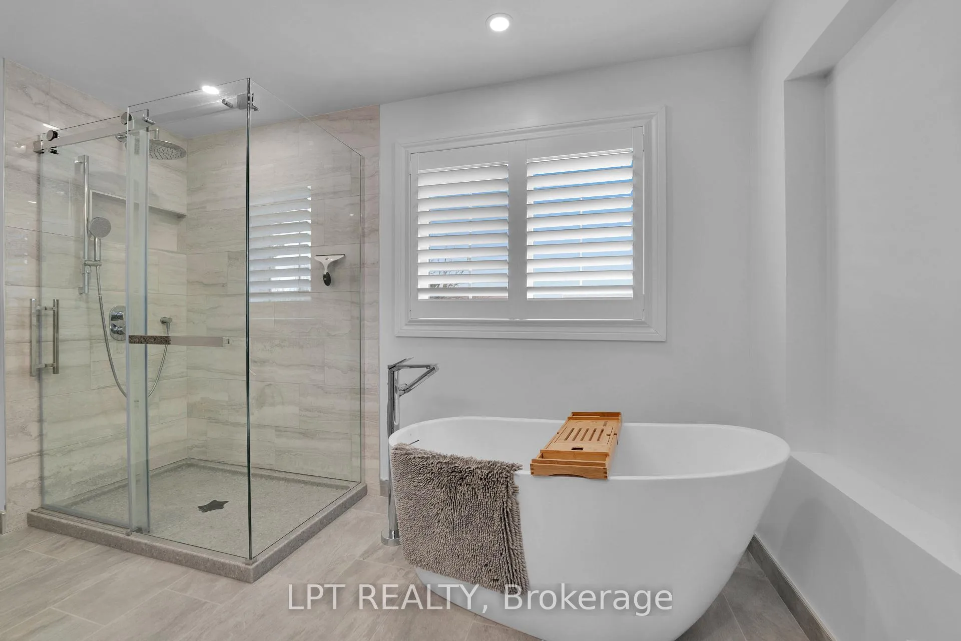 Photo 18 of 804 Hauteview Drive, Ottawa, Fallingbrook/Ridgemount — HOMEH