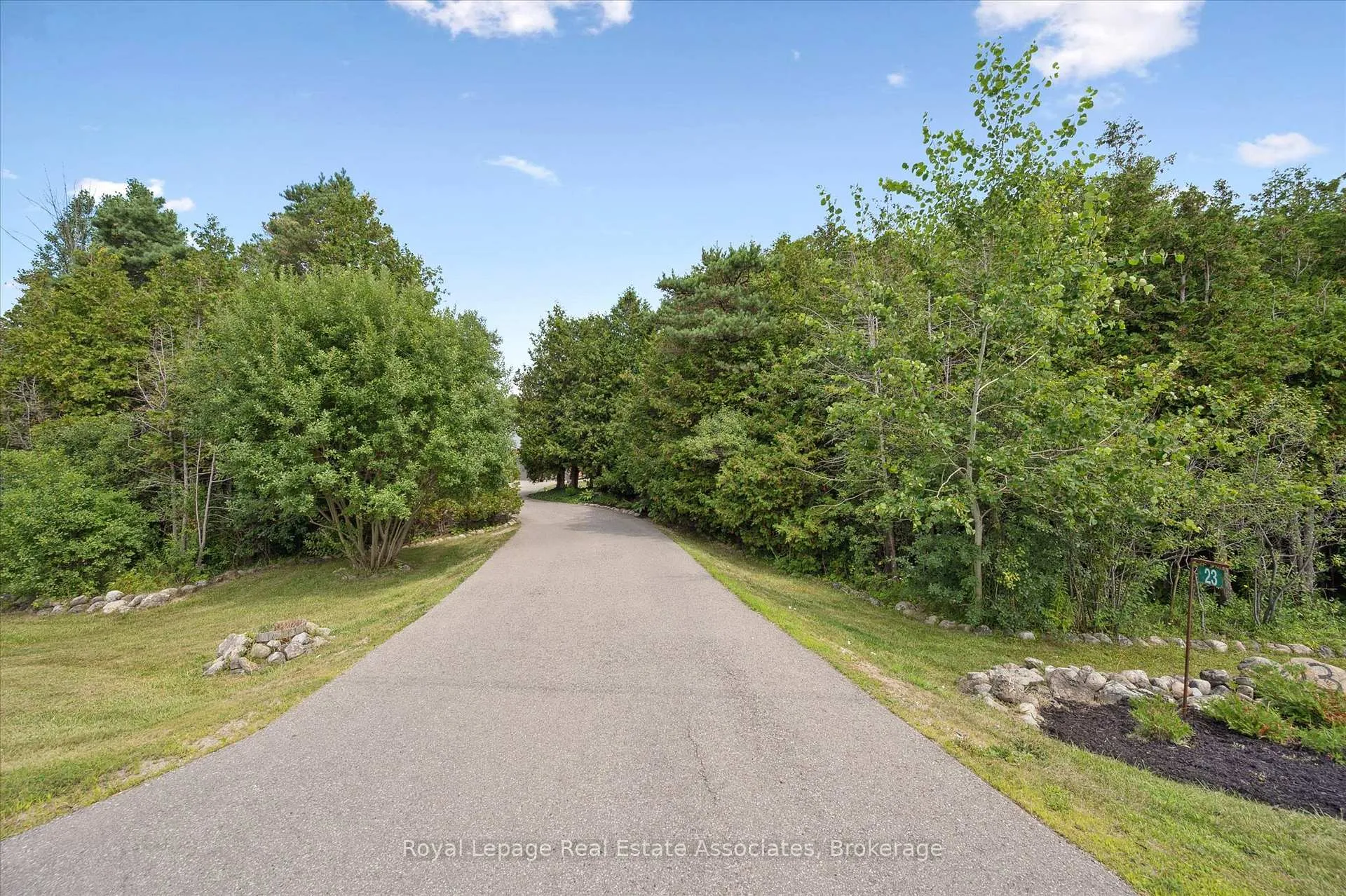 Photo 4 of 23 Brock Road N, Puslinch, Aberfoyle — HOMEH
