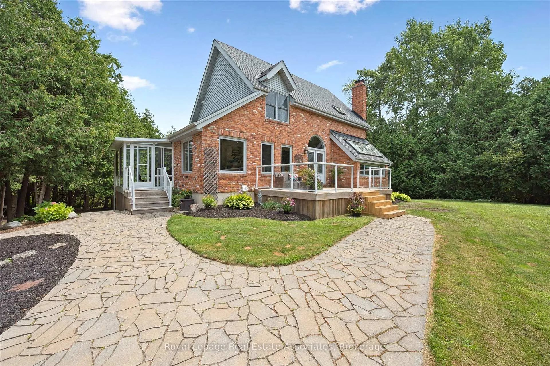 Photo 5 of 23 Brock Road N, Puslinch, Aberfoyle — HOMEH