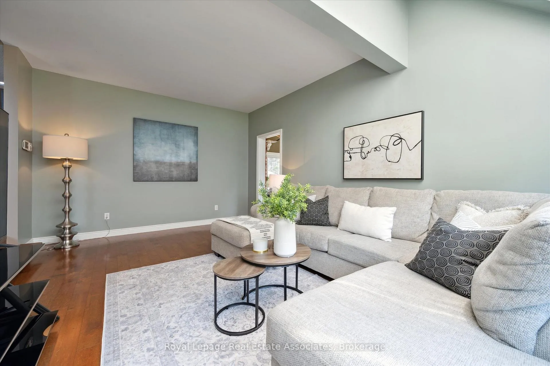 Photo 10 of 23 Brock Road N, Puslinch, Aberfoyle — HOMEH