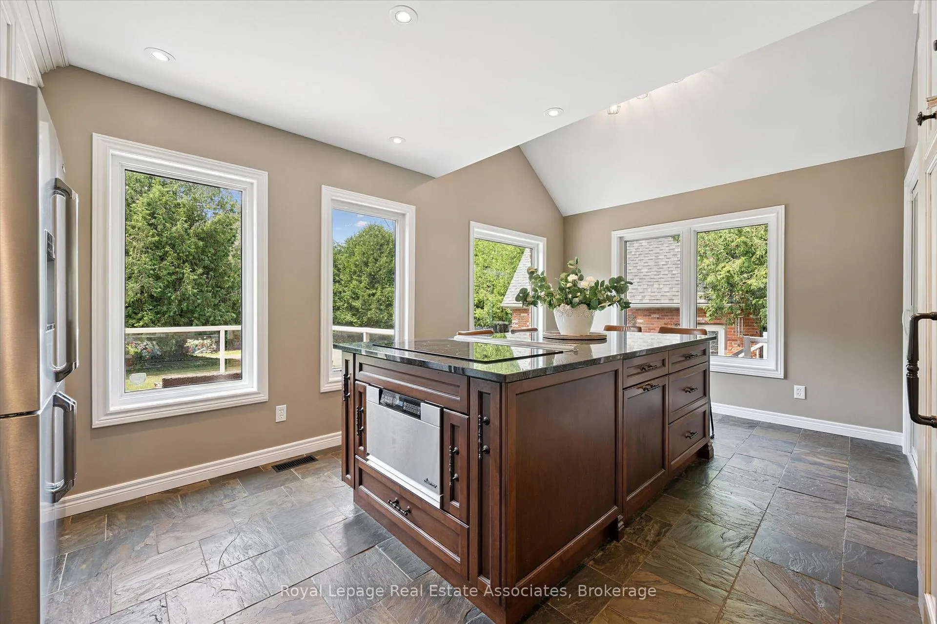 Photo 14 of 23 Brock Road N, Puslinch, Aberfoyle — HOMEH