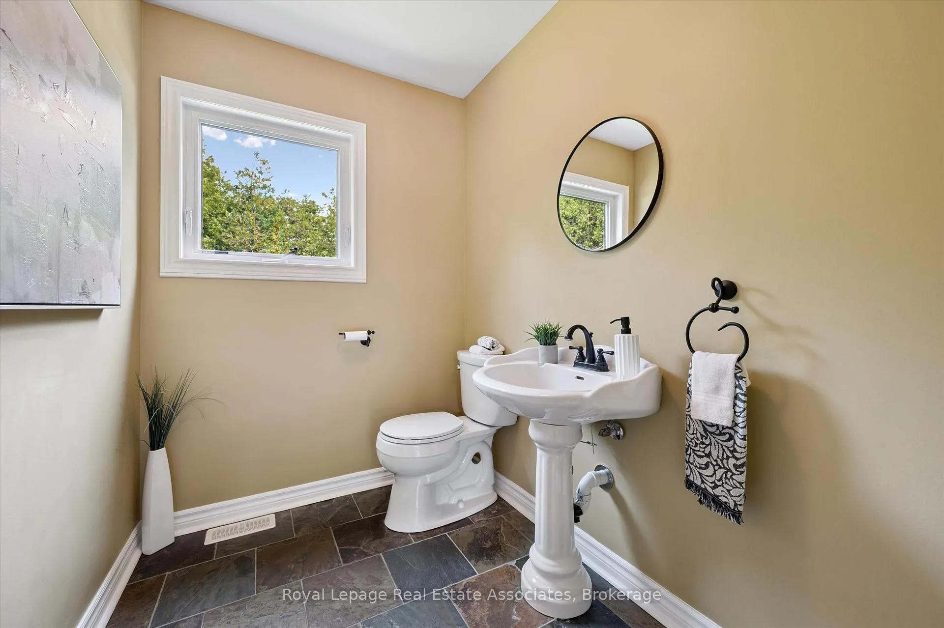Photo 18 of 23 Brock Road N, Puslinch, Aberfoyle — HOMEH