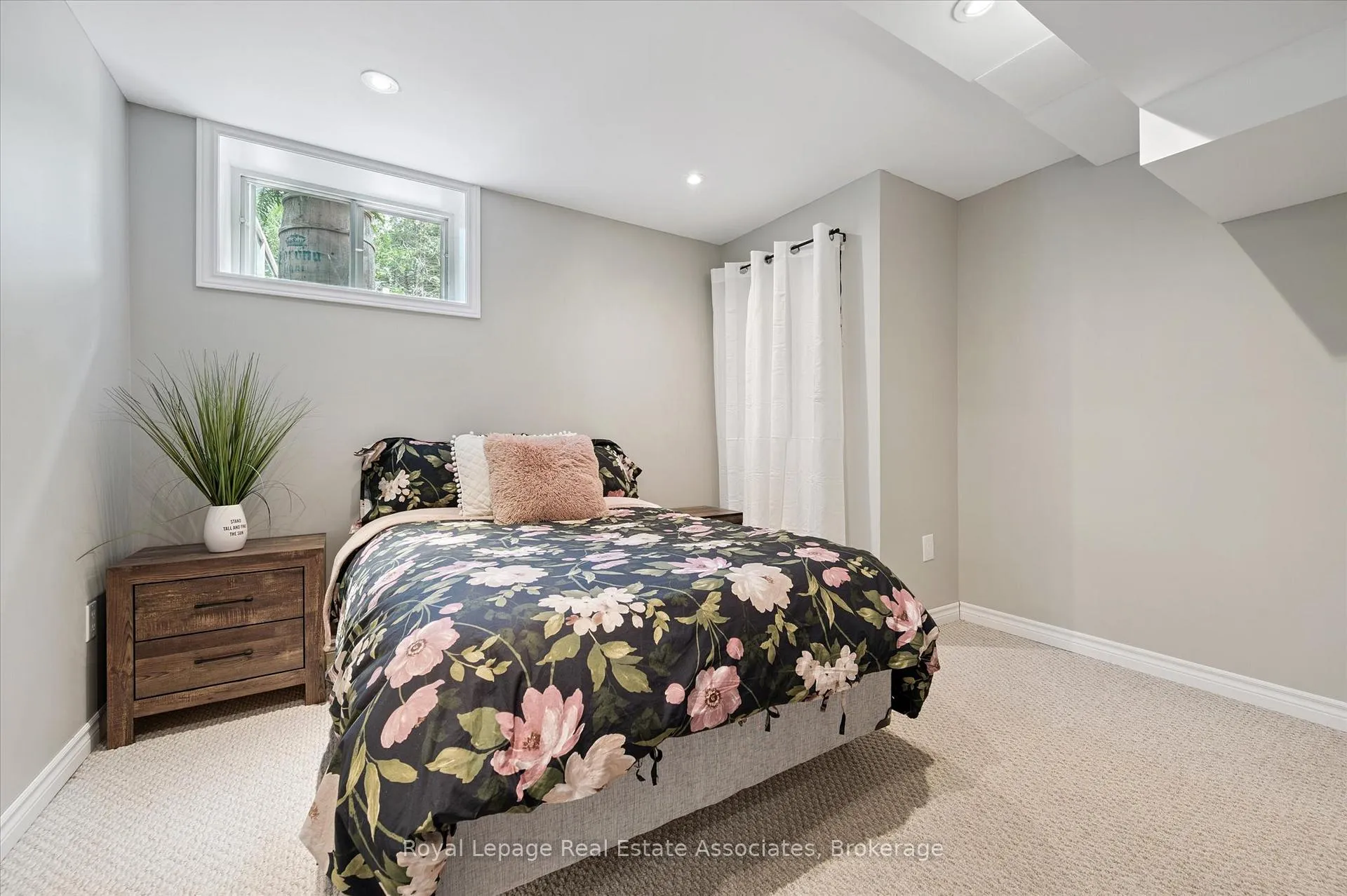 Photo 33 of 23 Brock Road N, Puslinch, Aberfoyle — HOMEH