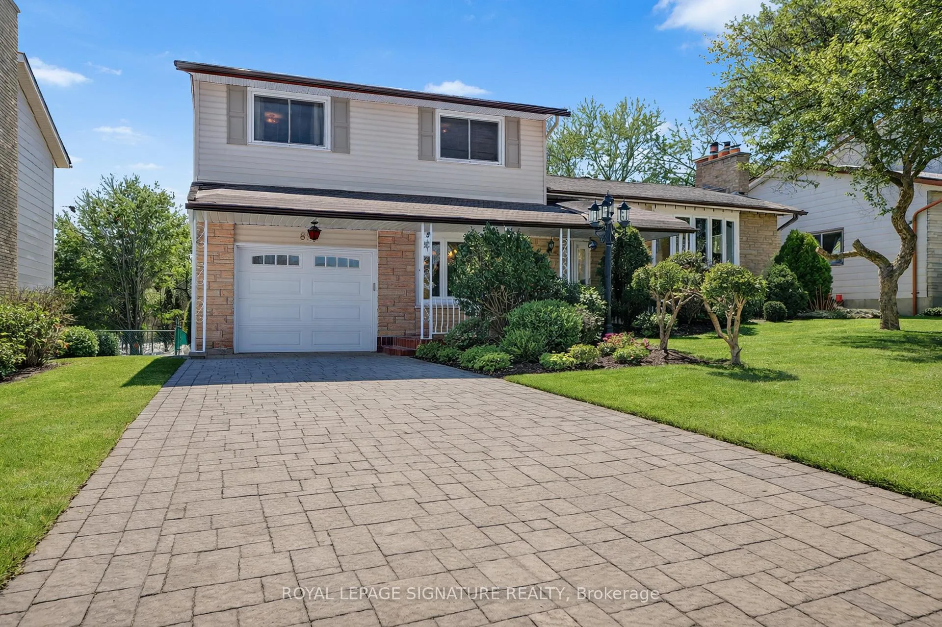 Front of 897 Pembridge Crescent