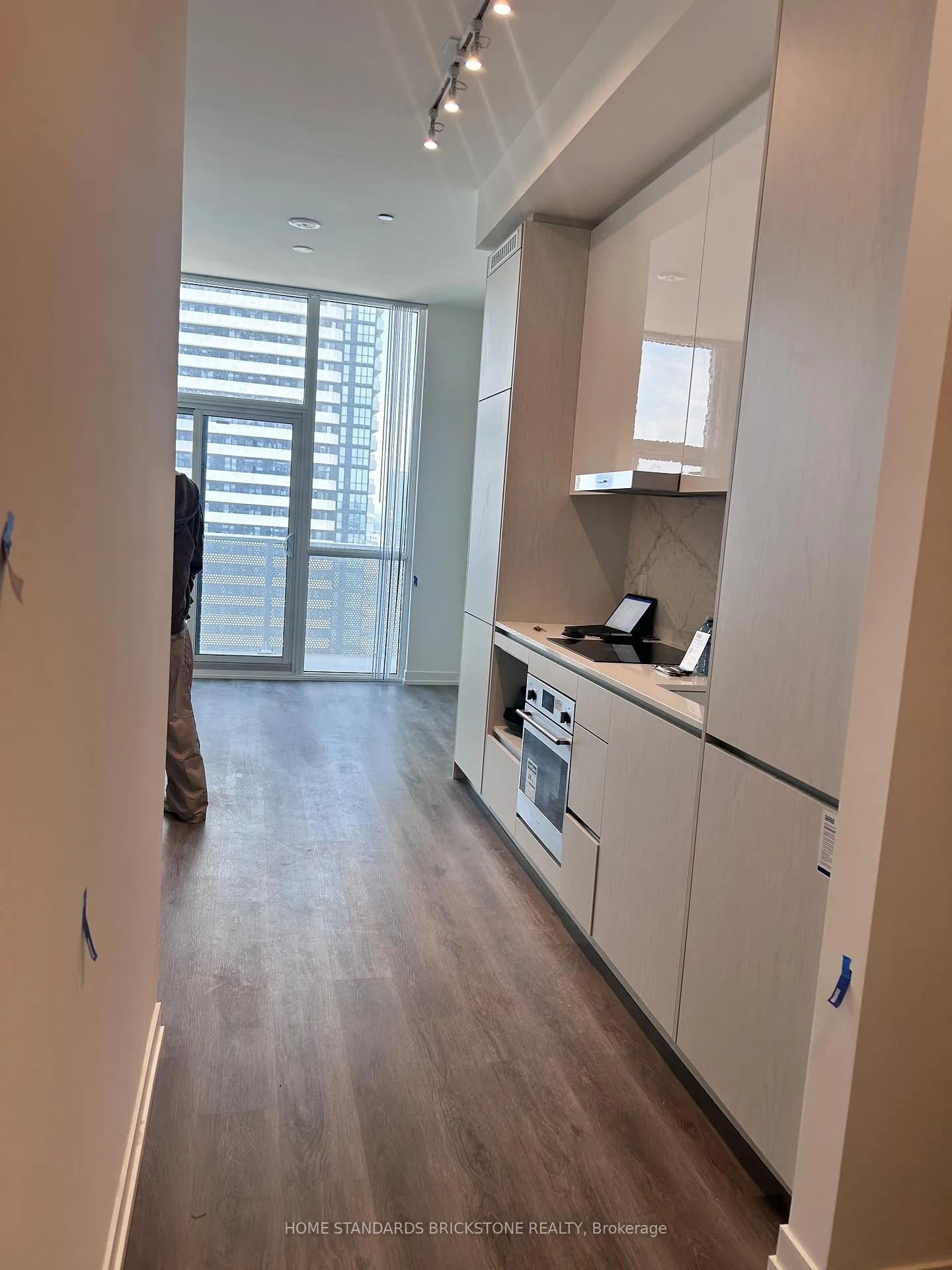 Photo 4 of Unit 1901, 28 Interchange Way, Vaughan, Vaughan Corporate Centre — HOMEH