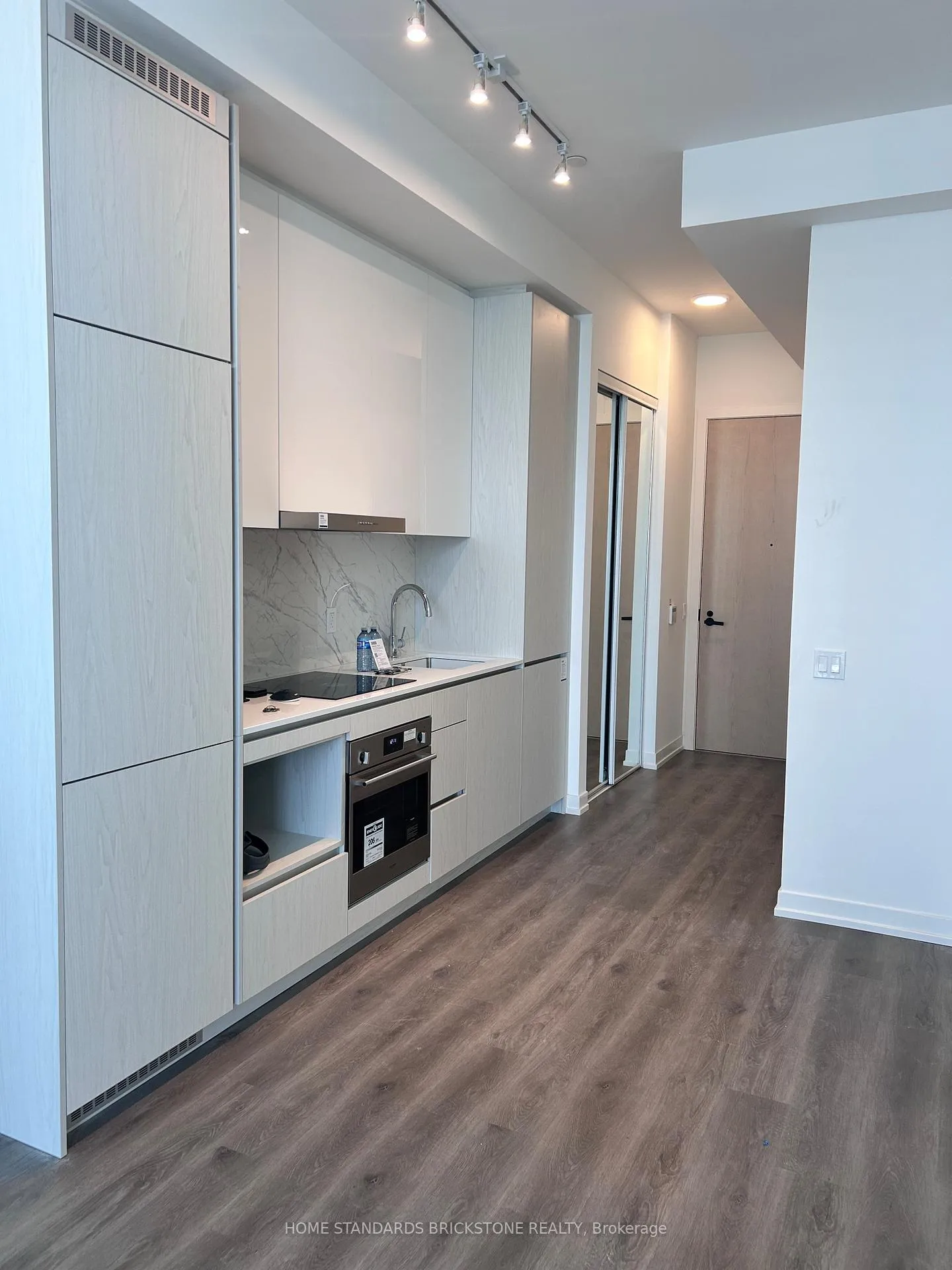Photo 10 of Unit 1901, 28 Interchange Way, Vaughan, Vaughan Corporate Centre — HOMEH
