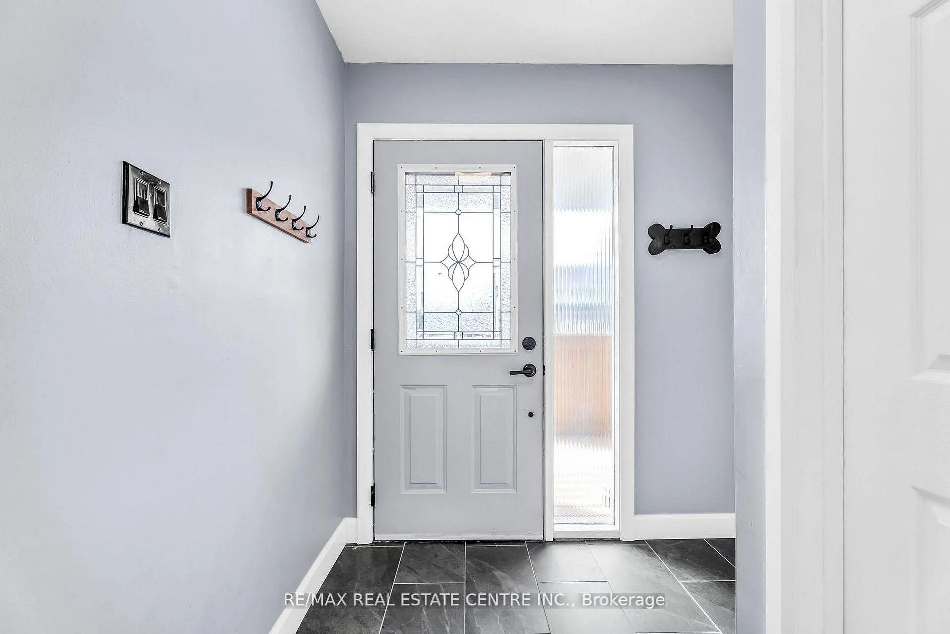 Photo 3 of 33 Fourth Avenue, Orangeville — HOMEH