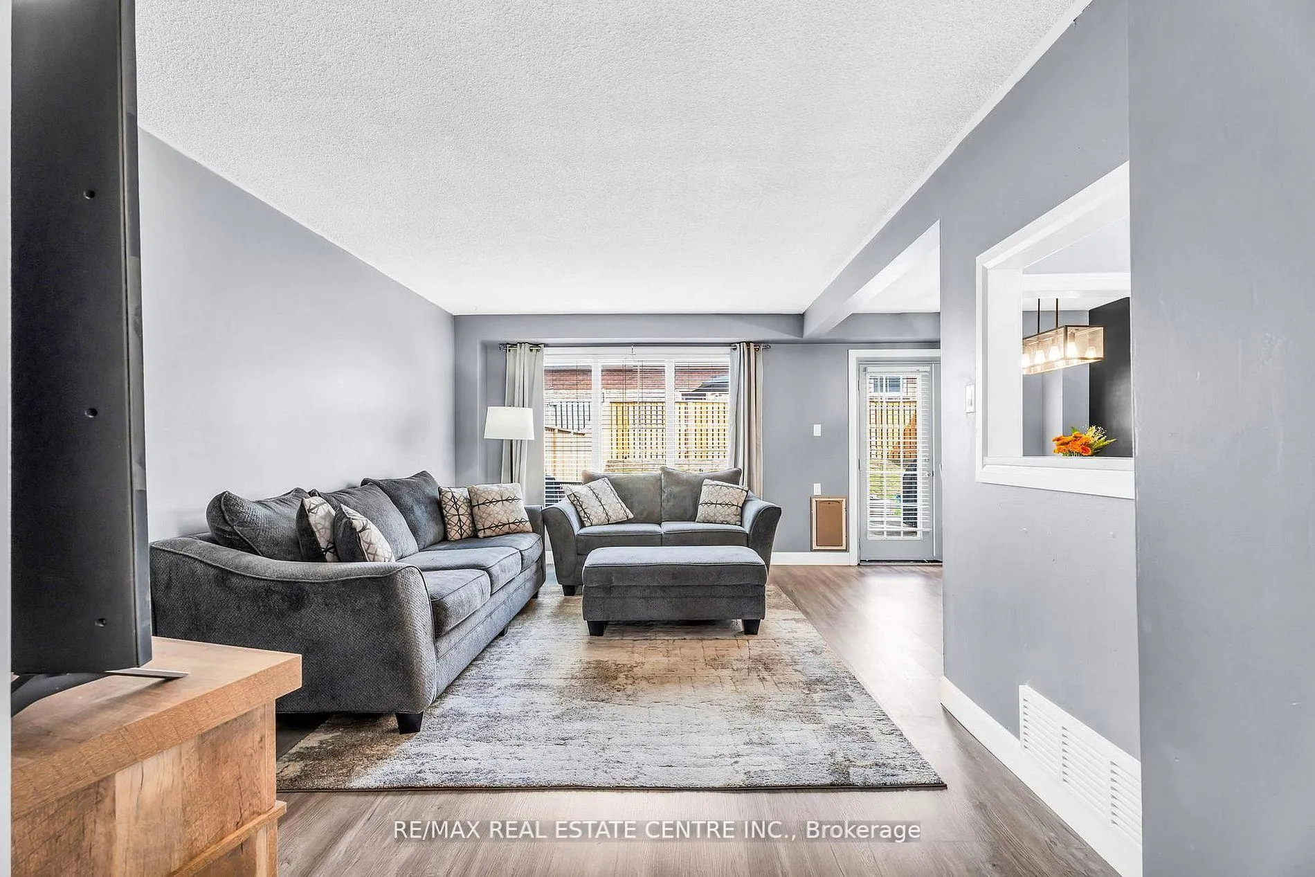 Photo 5 of 33 Fourth Avenue, Orangeville — HOMEH