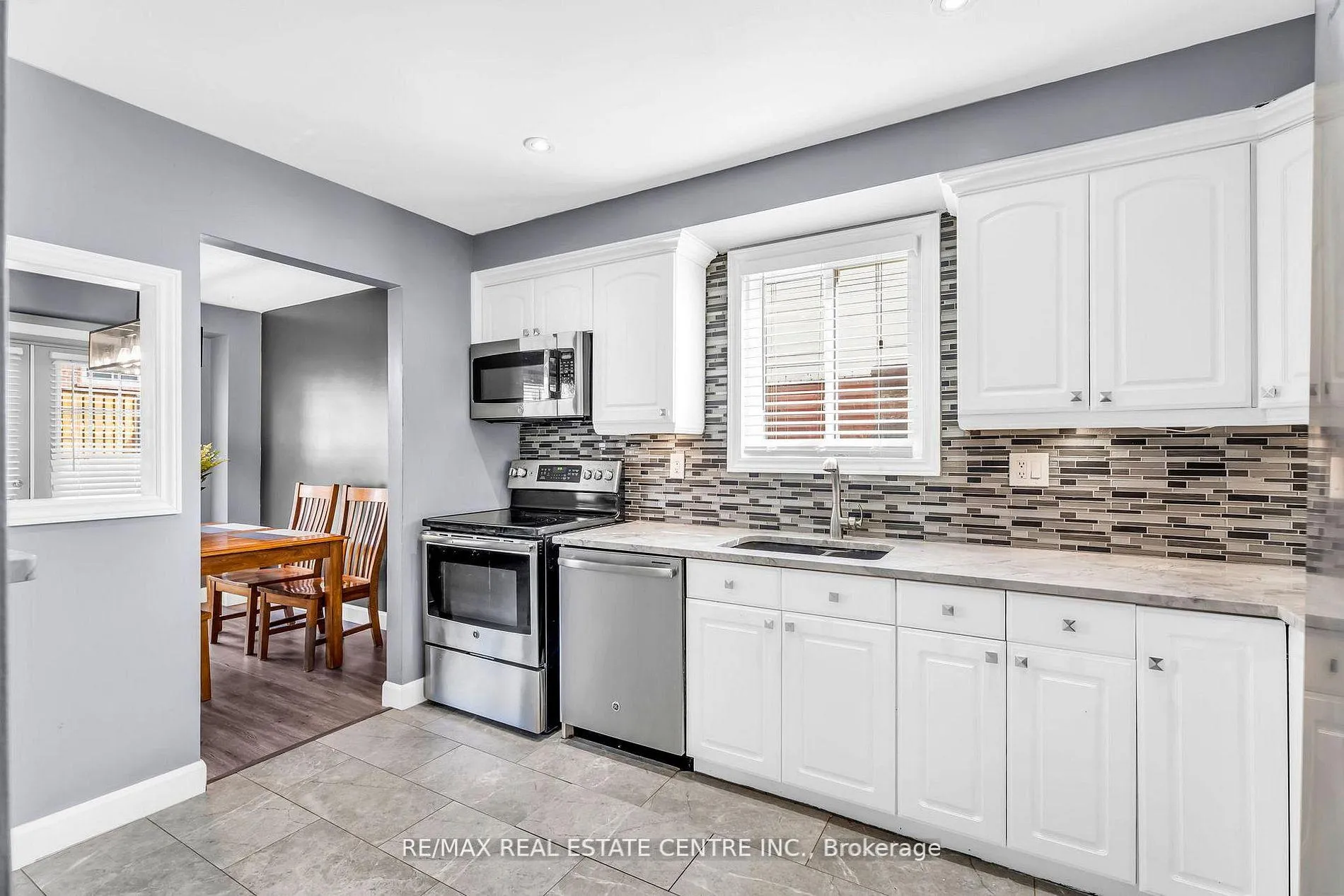 Photo 12 of 33 Fourth Avenue, Orangeville — HOMEH