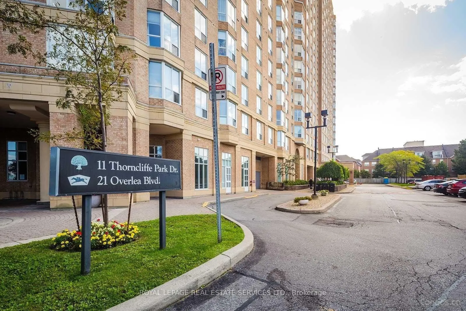 Photo 2 of Unit 607, 11 Thorncliffe Pk Drive, Toronto, Thorncliffe Park — HOMEH
