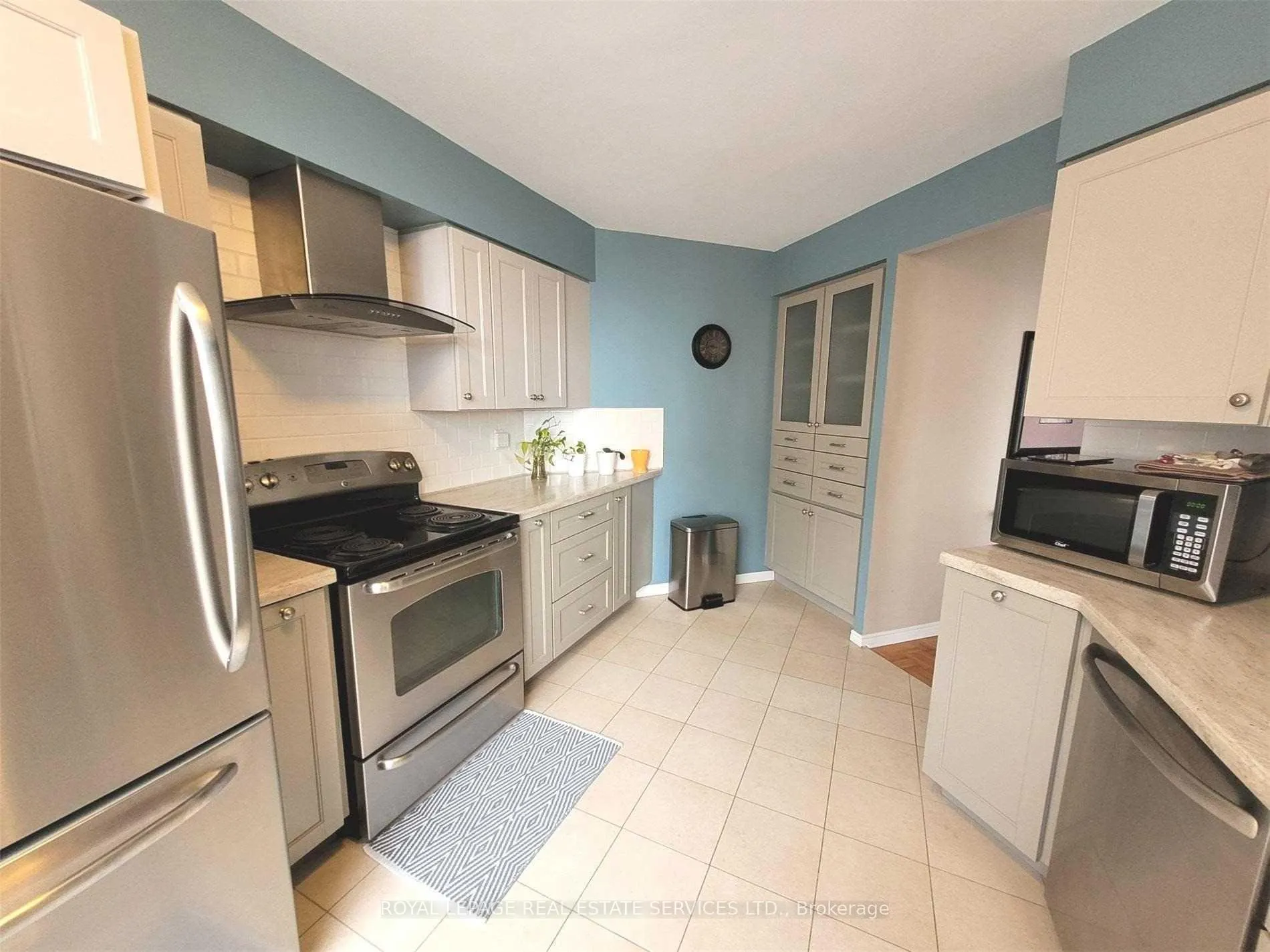 Photo 3 of Unit 607, 11 Thorncliffe Pk Drive, Toronto, Thorncliffe Park — HOMEH