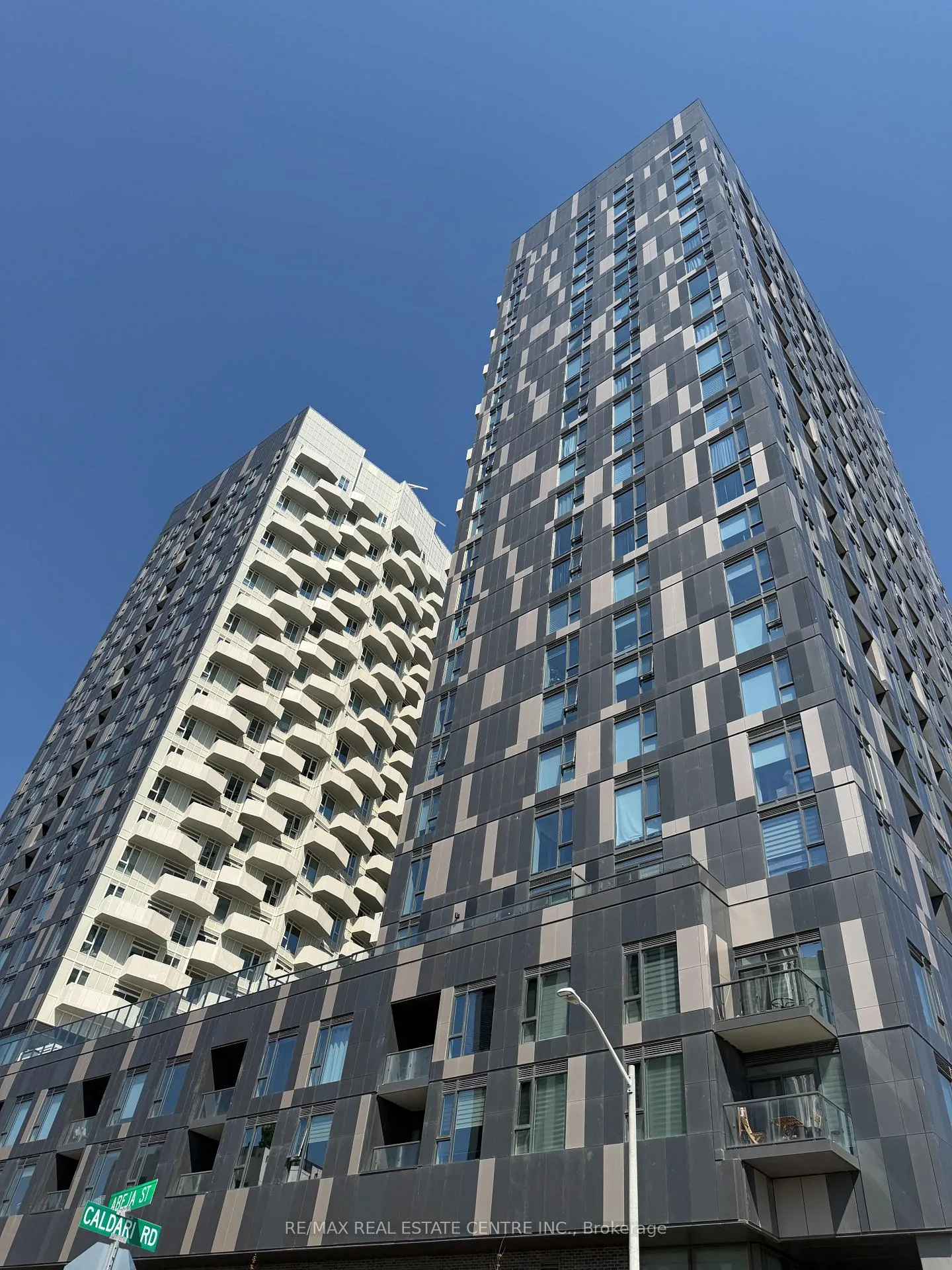 Photo 1 of Unit 725, 498 Caldari Road, Vaughan, Concord — HOMEH
