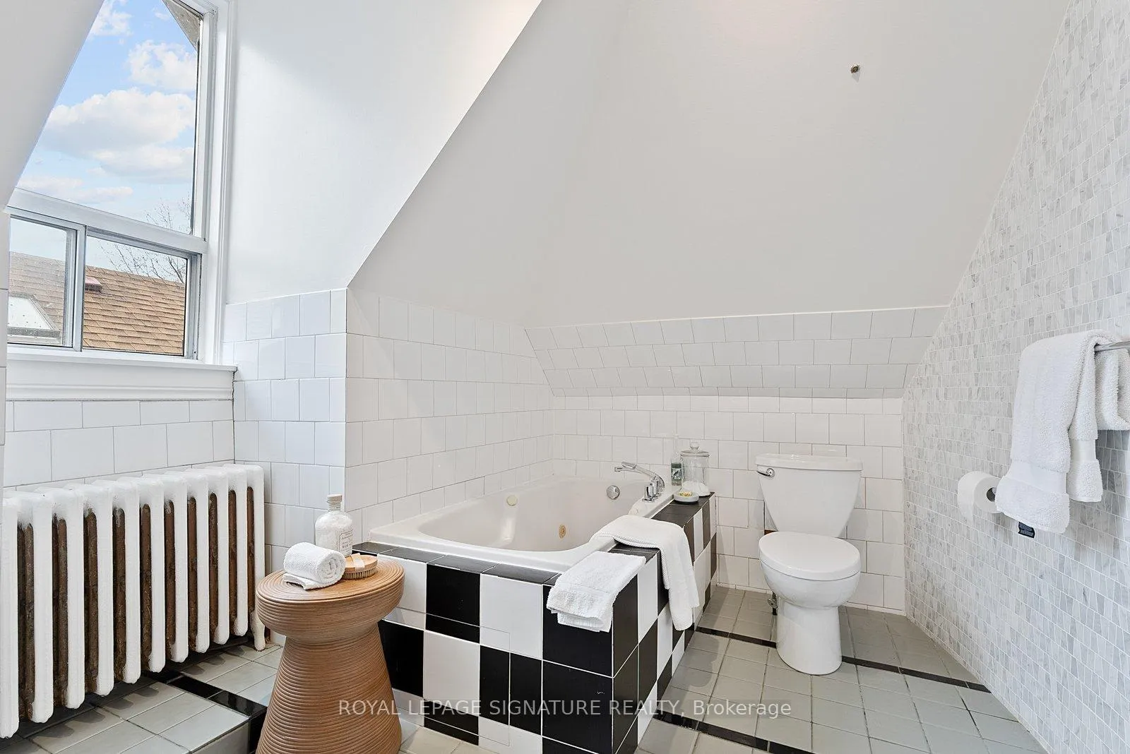 Photo 34 of 28 Shannon Street, Toronto, Trinity-Bellwoods — HOMEH