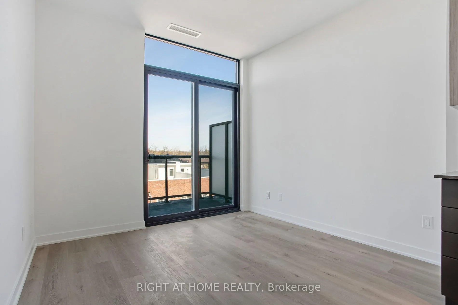 Photo 4 of Unit 402, 2075 Lakeshore Road, Burlington, Brant — HOMEH