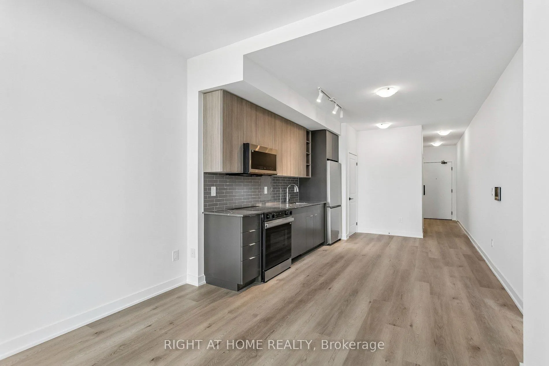 Photo 18 of Unit 402, 2075 Lakeshore Road, Burlington, Brant — HOMEH