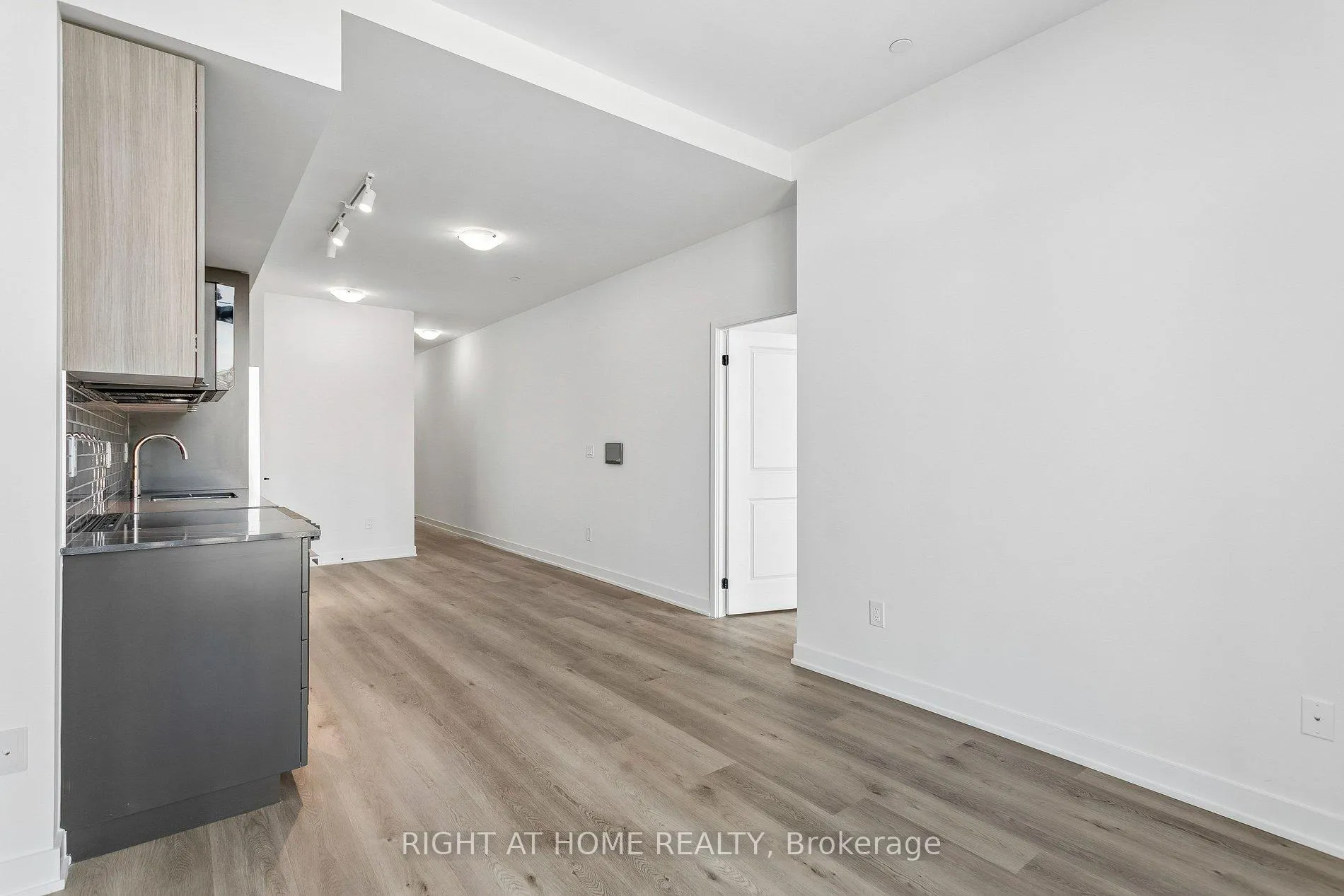 Photo 19 of Unit 402, 2075 Lakeshore Road, Burlington, Brant — HOMEH