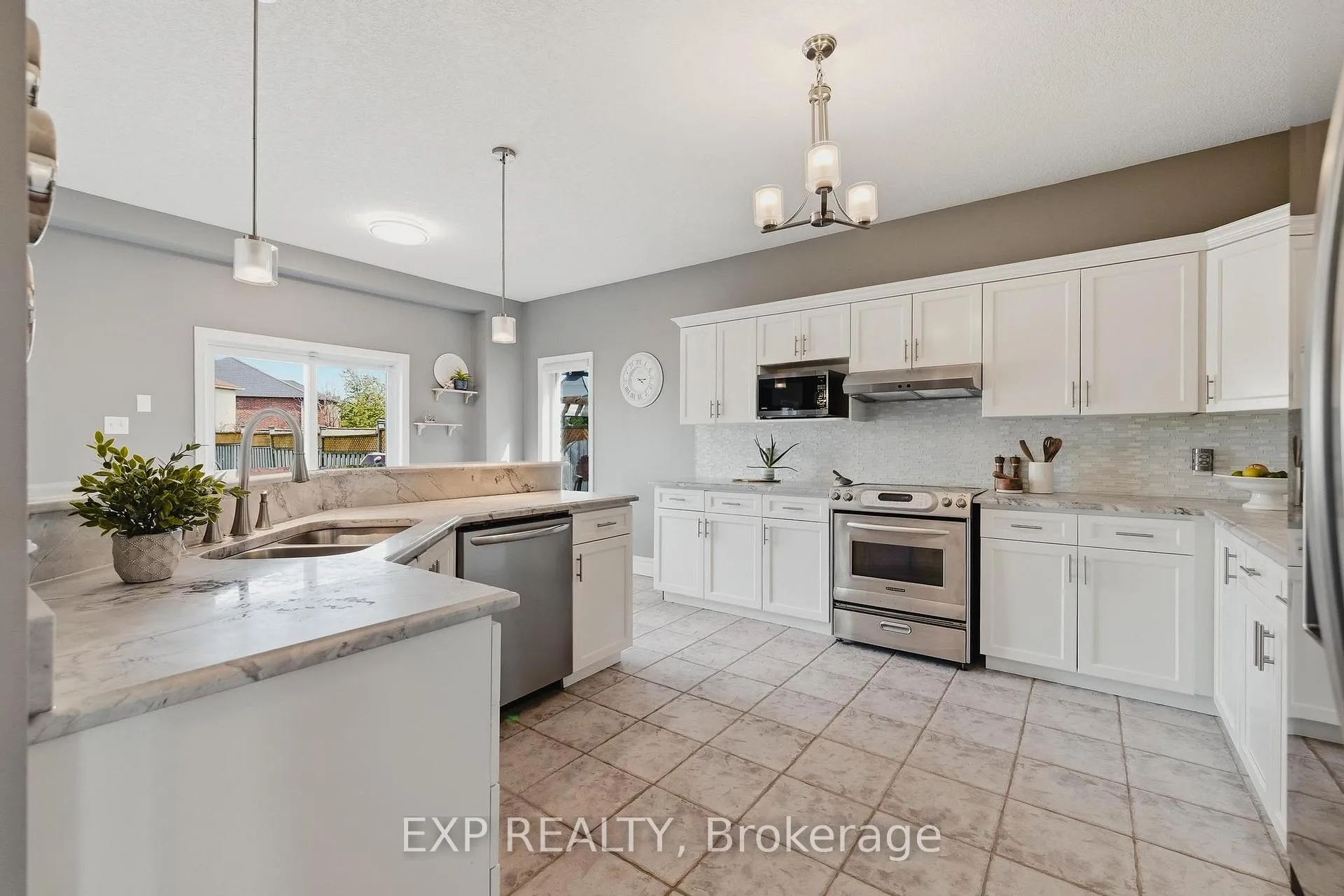Photo 4 of 606 Doon Drive S, Kitchener — HOMEH