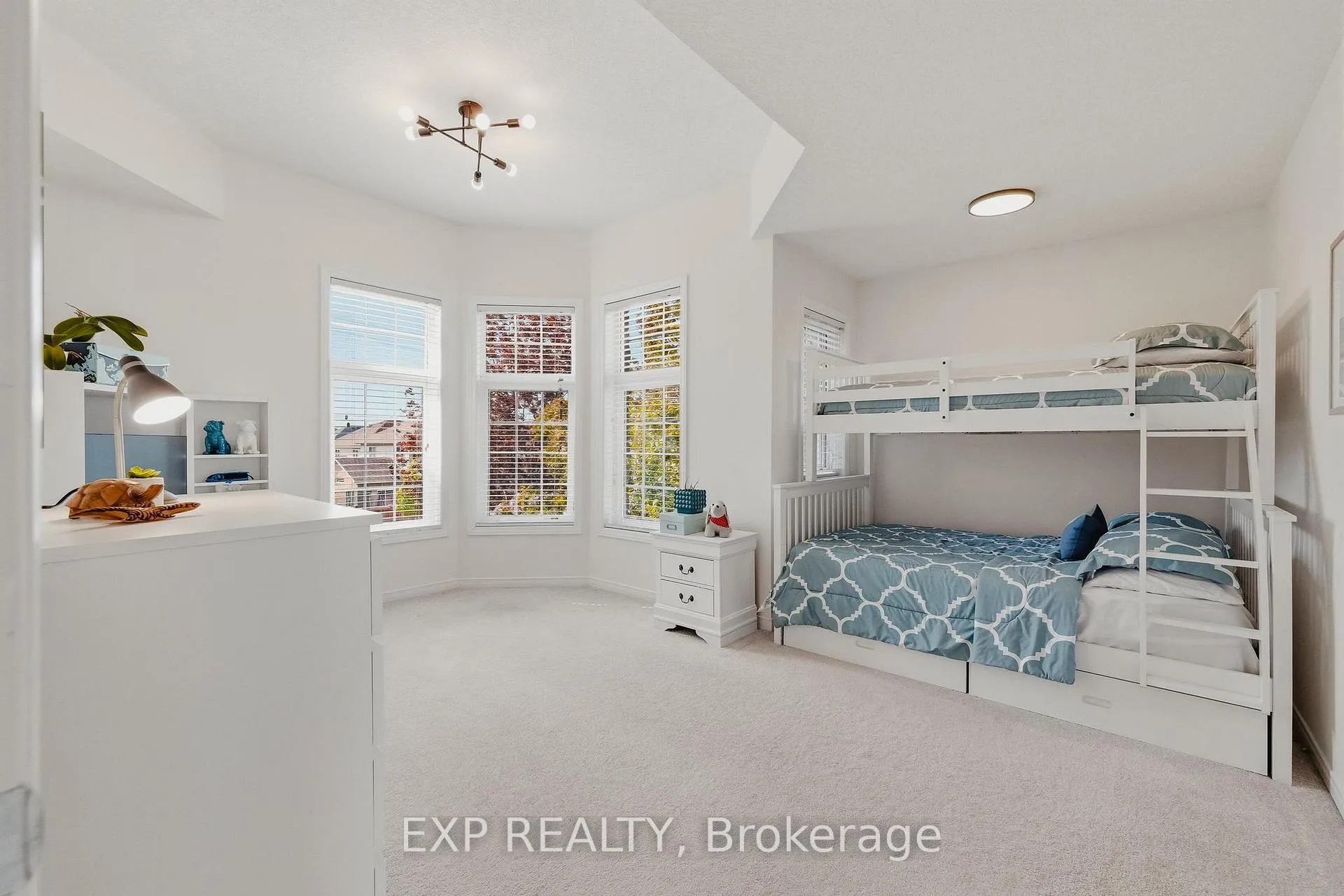 Photo 6 of 606 Doon Drive S, Kitchener — HOMEH