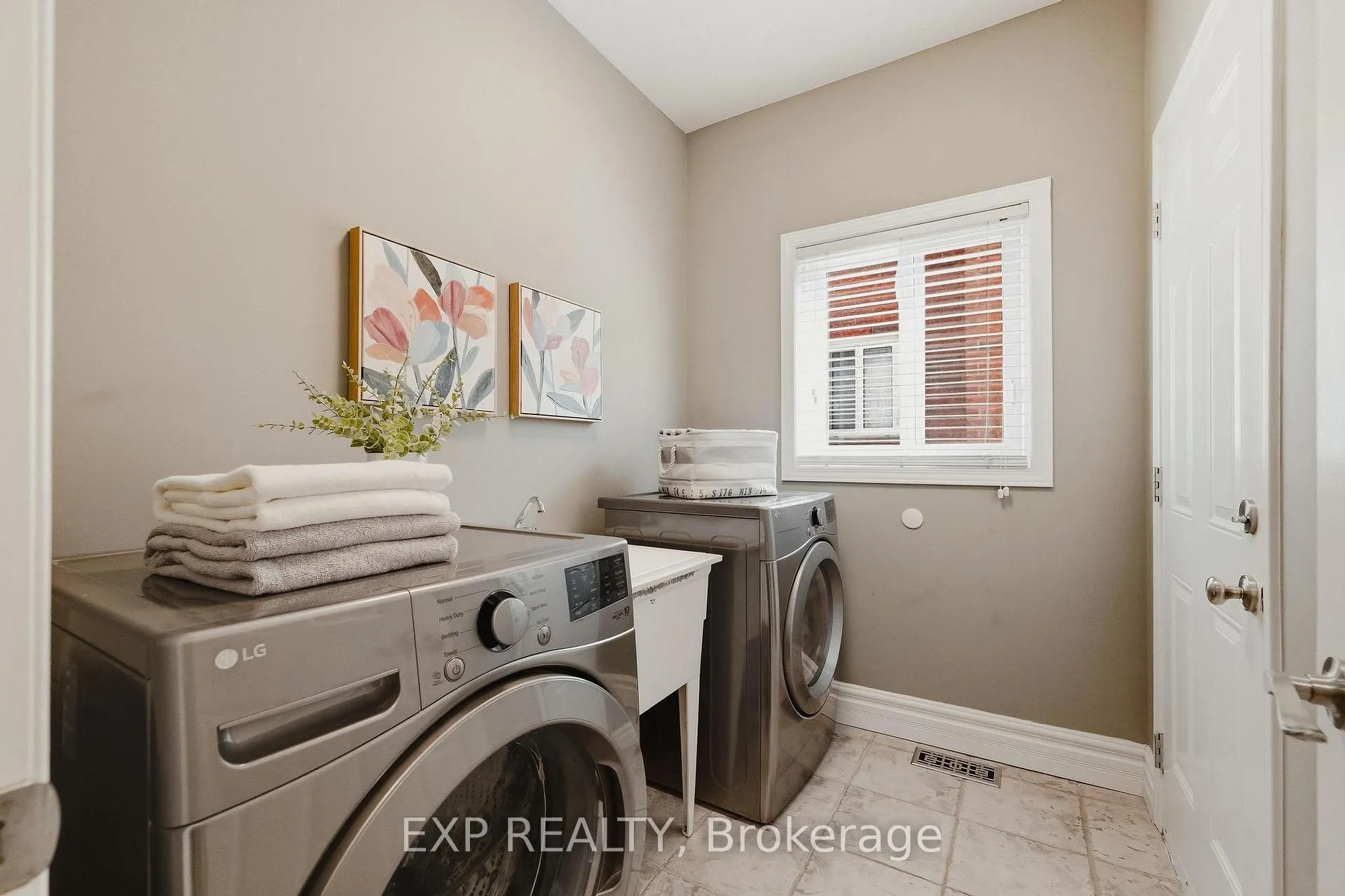 Photo 22 of 606 Doon Drive S, Kitchener — HOMEH