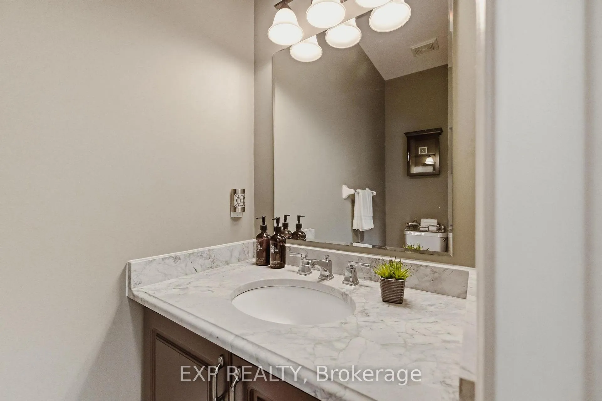 Photo 23 of 606 Doon Drive S, Kitchener — HOMEH