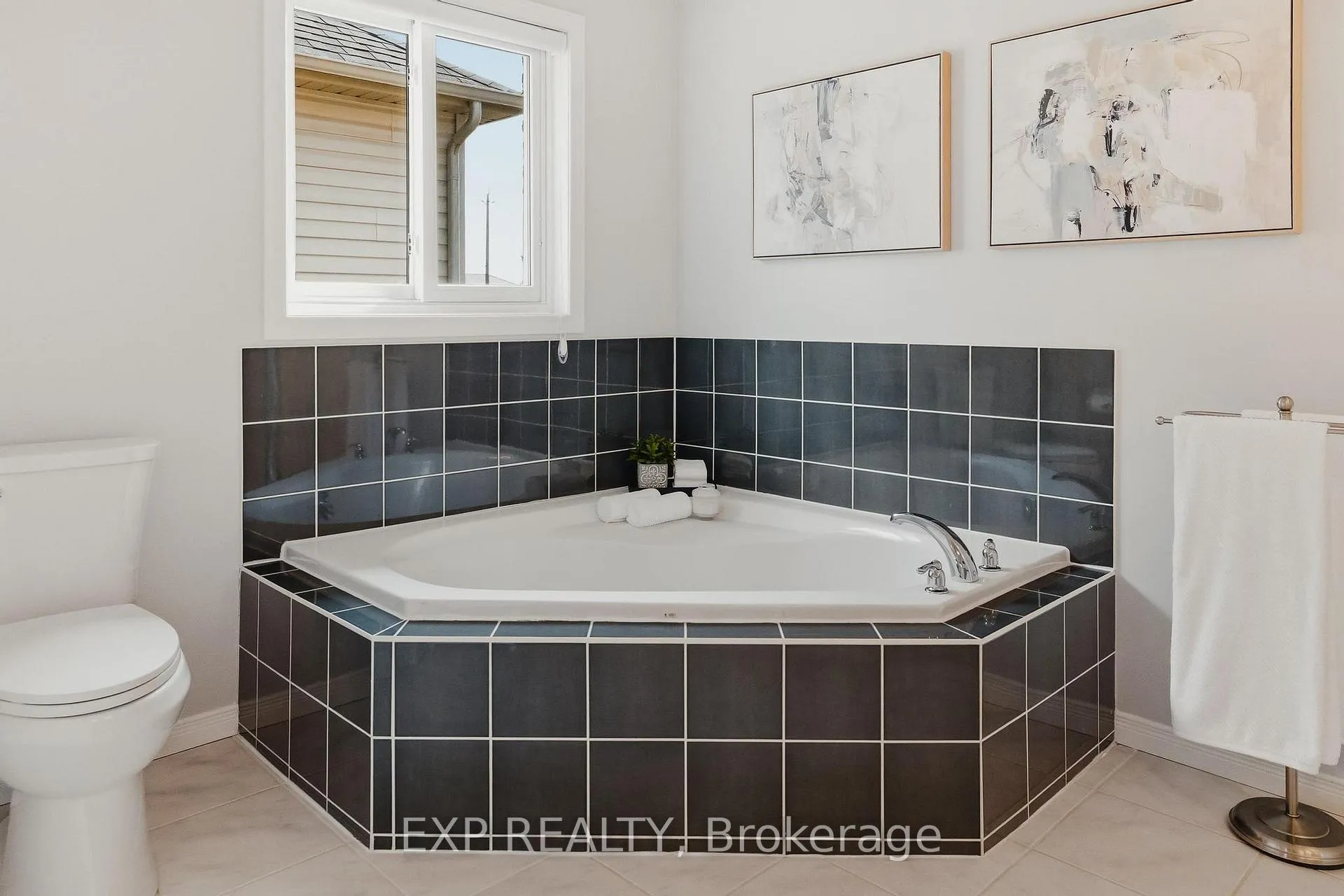 Photo 30 of 606 Doon Drive S, Kitchener — HOMEH
