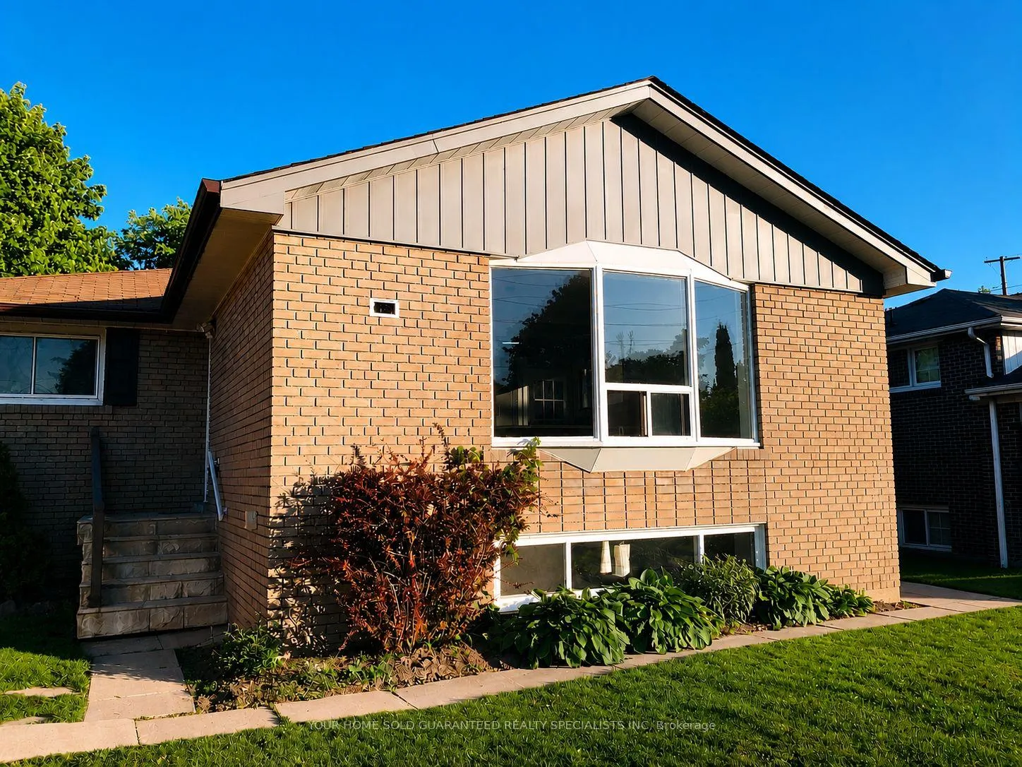 Photo 1 of 15B Aurora Heights Drive, Aurora, Aurora Heights — HOMEH