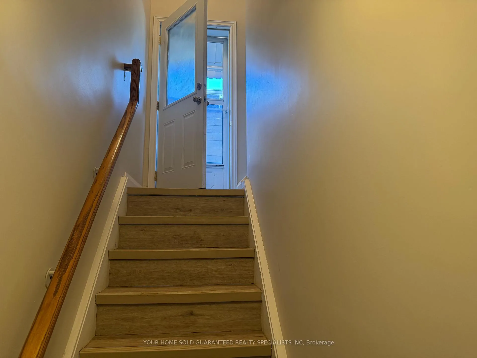 Photo 2 of 15B Aurora Heights Drive, Aurora, Aurora Heights — HOMEH