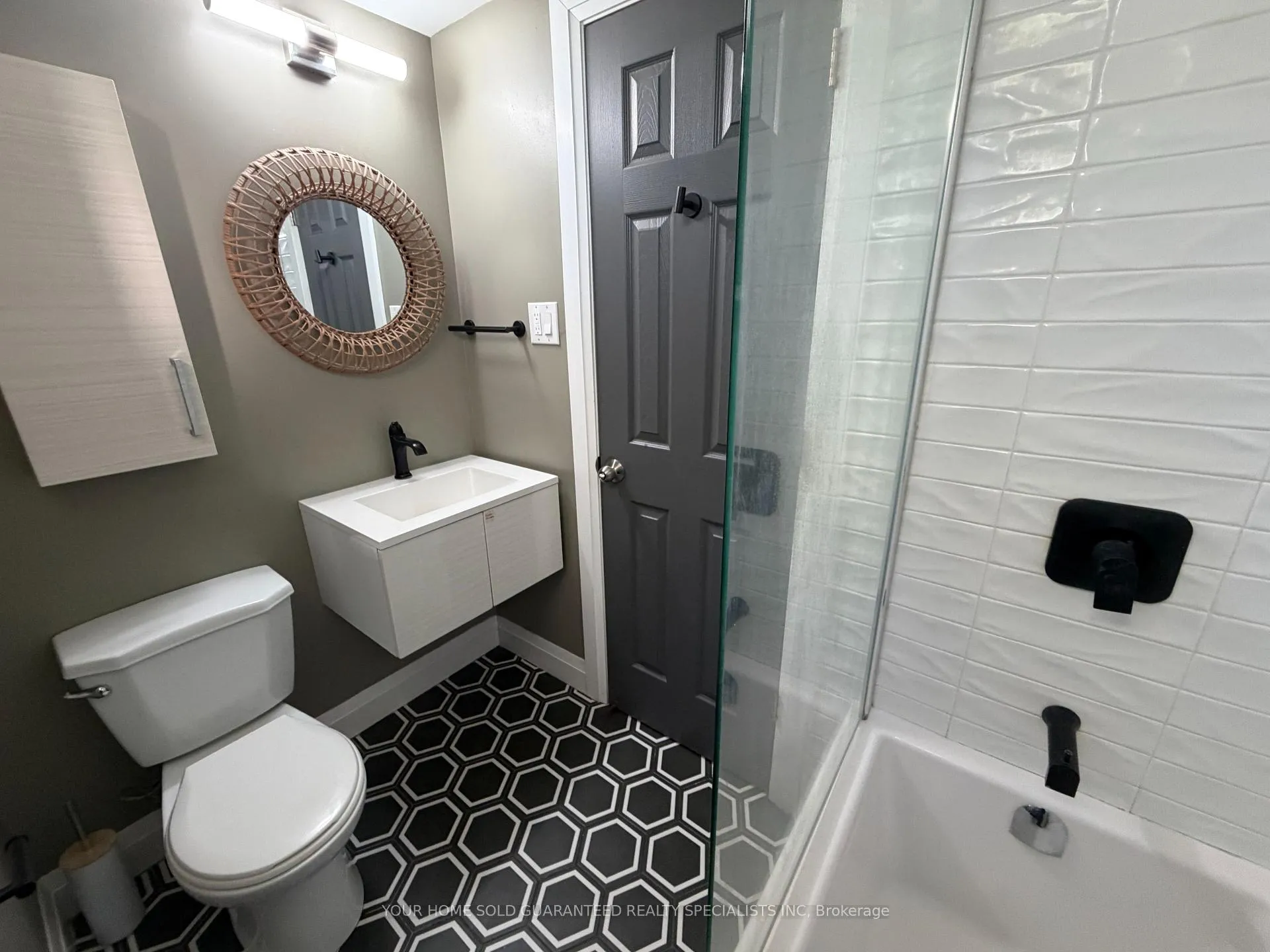 Photo 8 of 15B Aurora Heights Drive, Aurora, Aurora Heights — HOMEH
