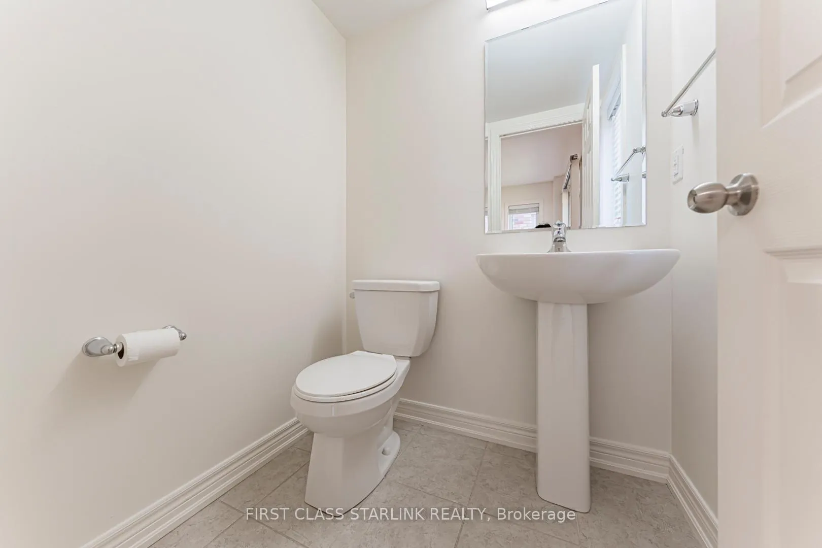 Photo 9 of 3964 Thomas Alton Boulevard, Burlington, Alton — HOMEH