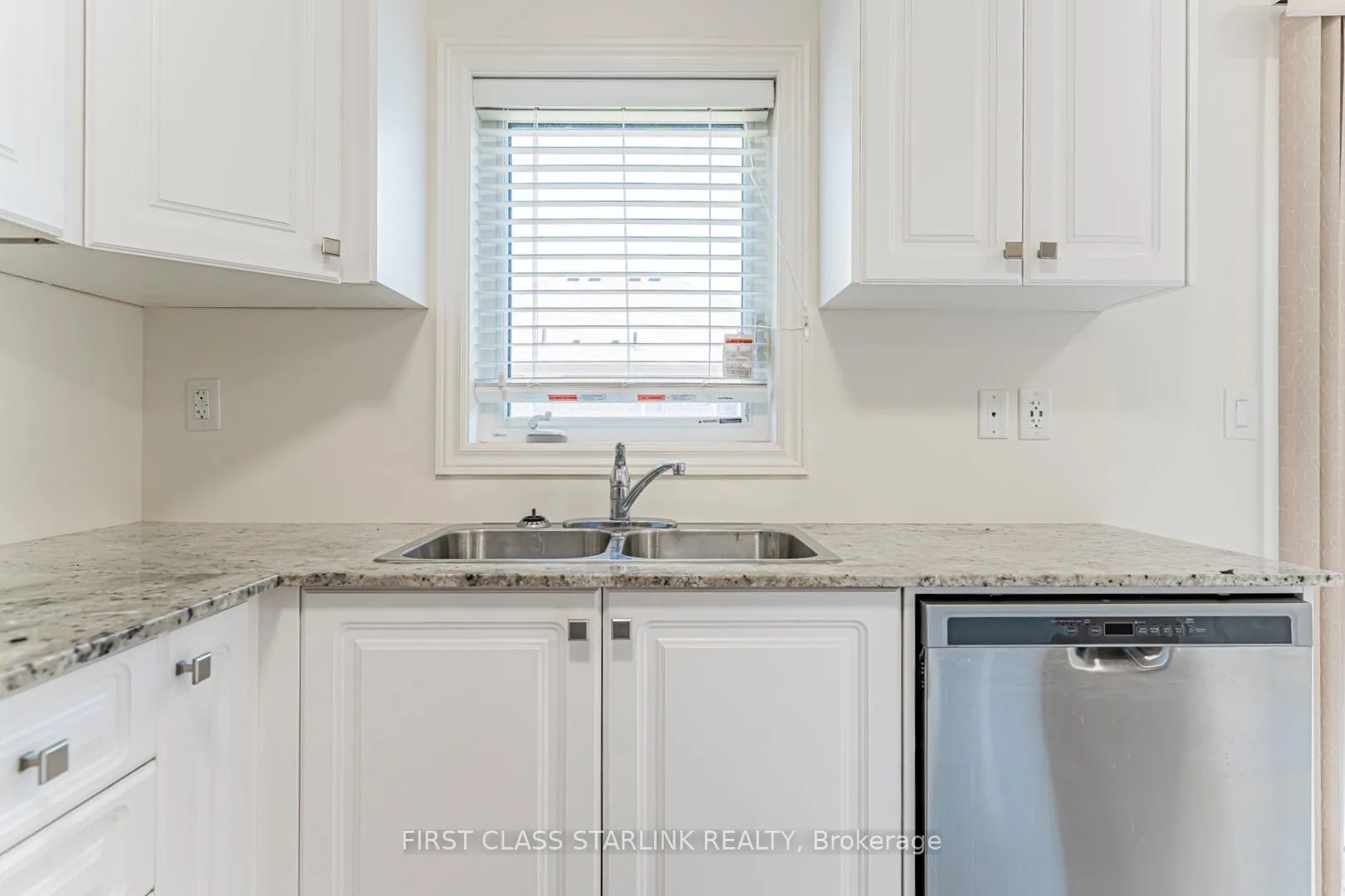 Photo 14 of 3964 Thomas Alton Boulevard, Burlington, Alton — HOMEH