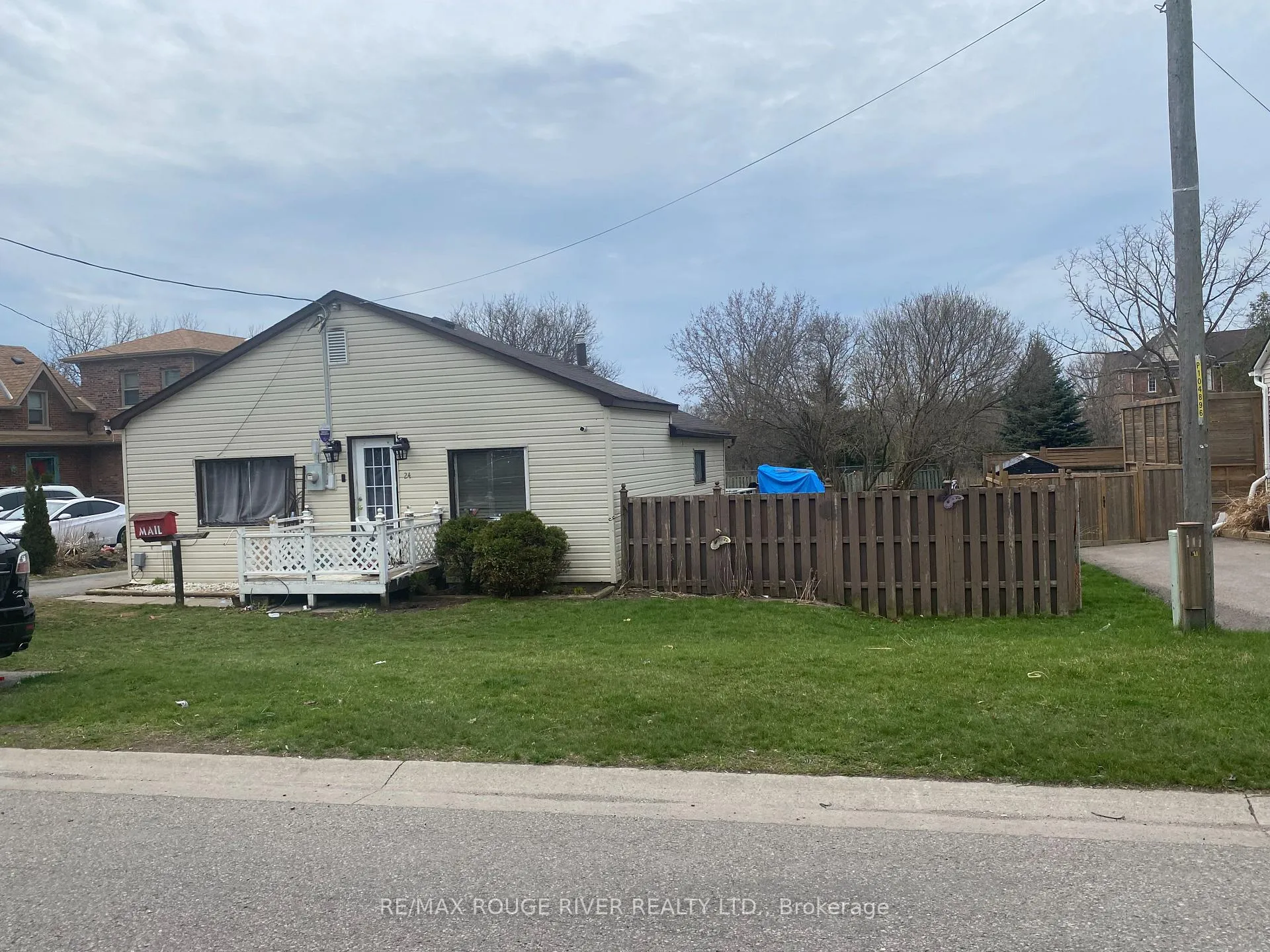 Photo 1 of 24 Hunt Street, Clarington, Bowmanville — HOMEH